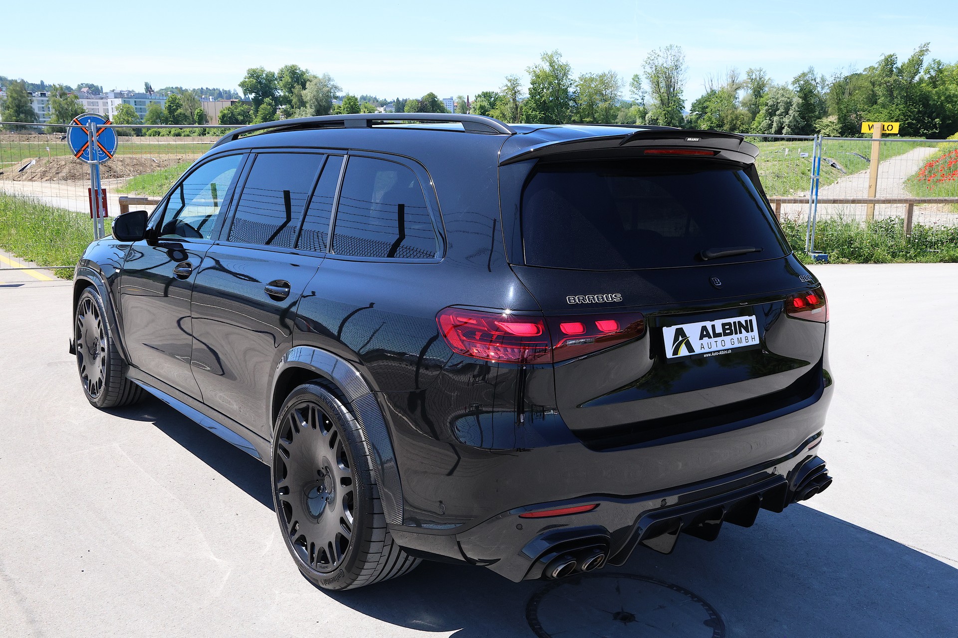 MERCEDES-BENZ BRABUS GLS 900 Superblack-showroom-element-3