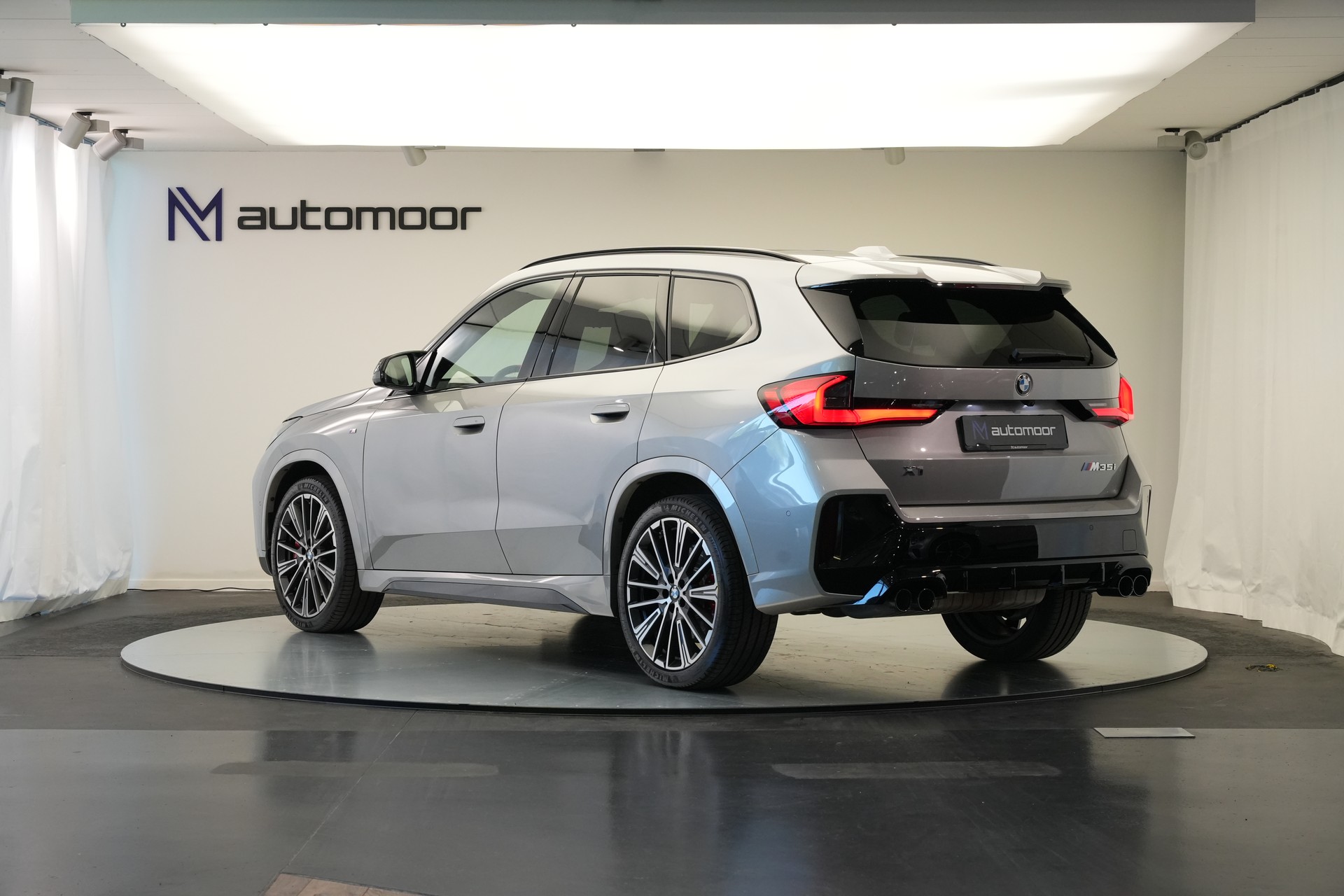 BMW X1 xDrive M35i *CH-Fahrzeug* *M Sportsitze*-image-6