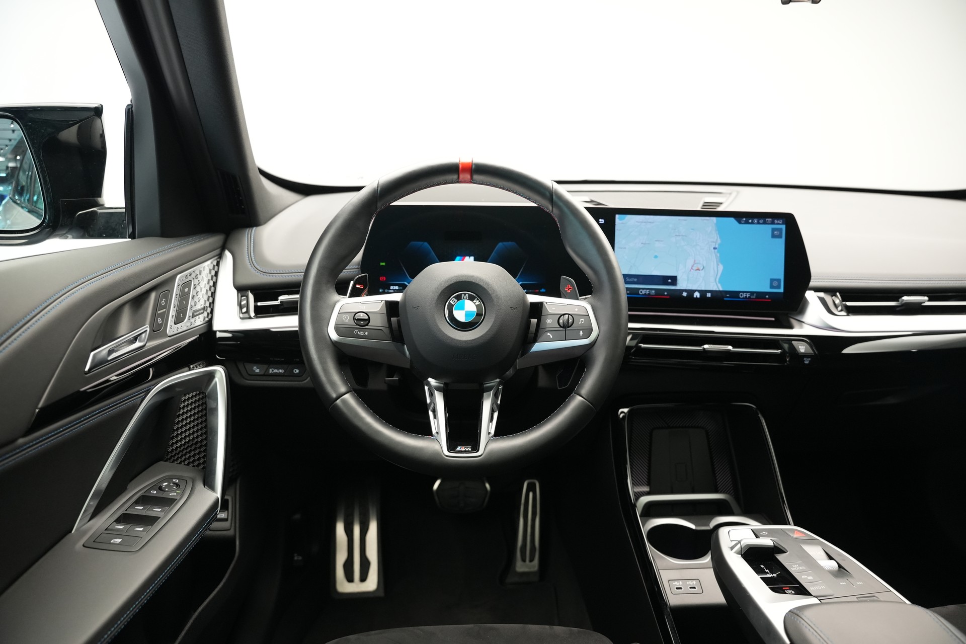 BMW X1 xDrive M35i *CH-Fahrzeug* *M Sportsitze*-image-10