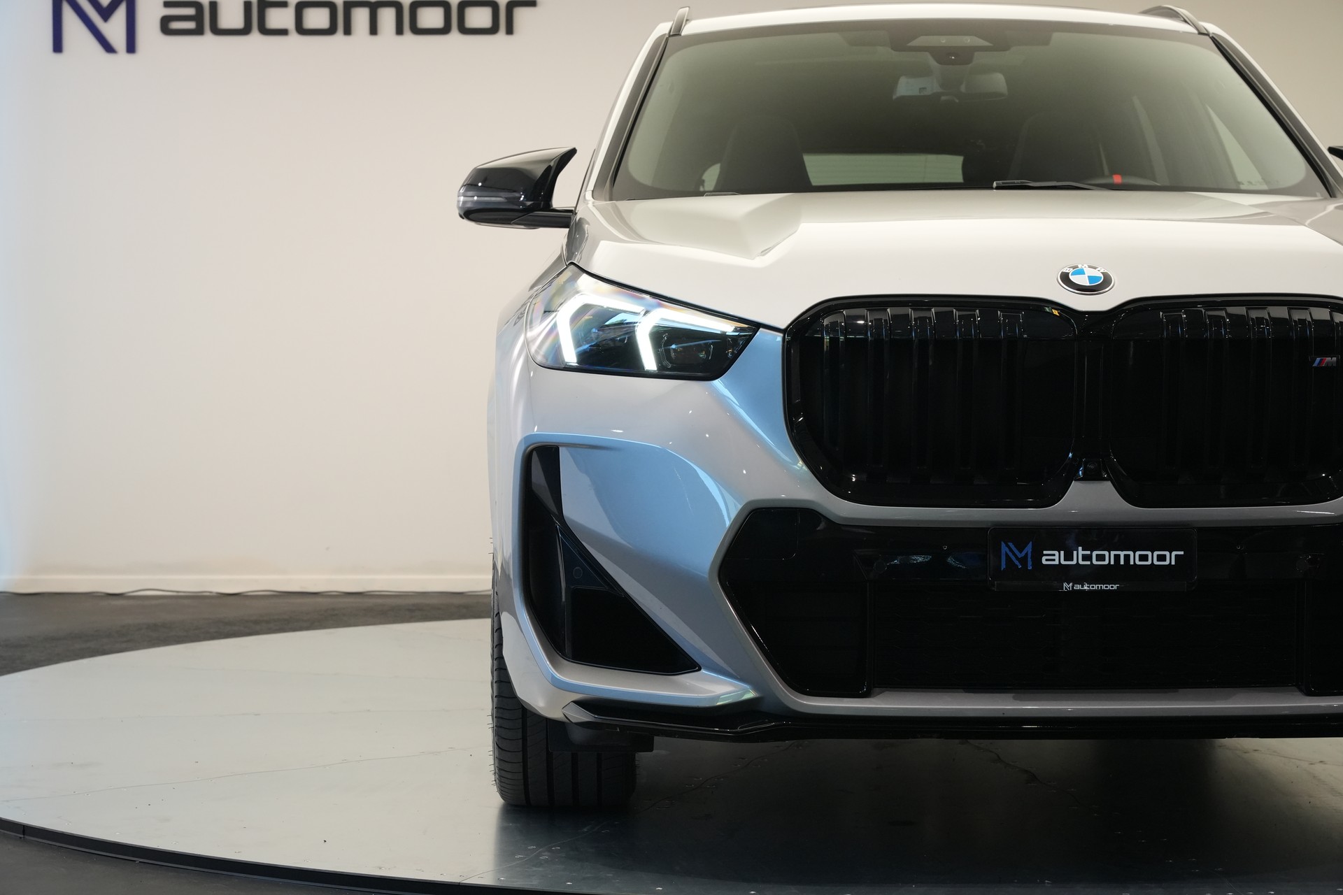 BMW X1 xDrive M35i *CH-Fahrzeug* *M Sportsitze*-image-35