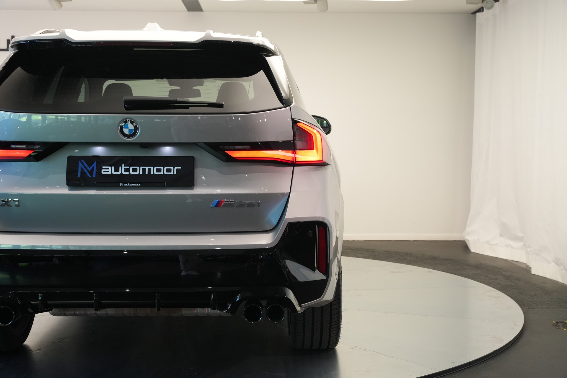 BMW X1 xDrive M35i *CH-Fahrzeug* *M Sportsitze*-image-44