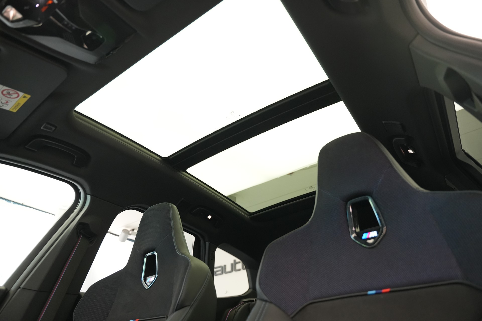 BMW X1 xDrive M35i *CH-Fahrzeug* *M Sportsitze*-image-13