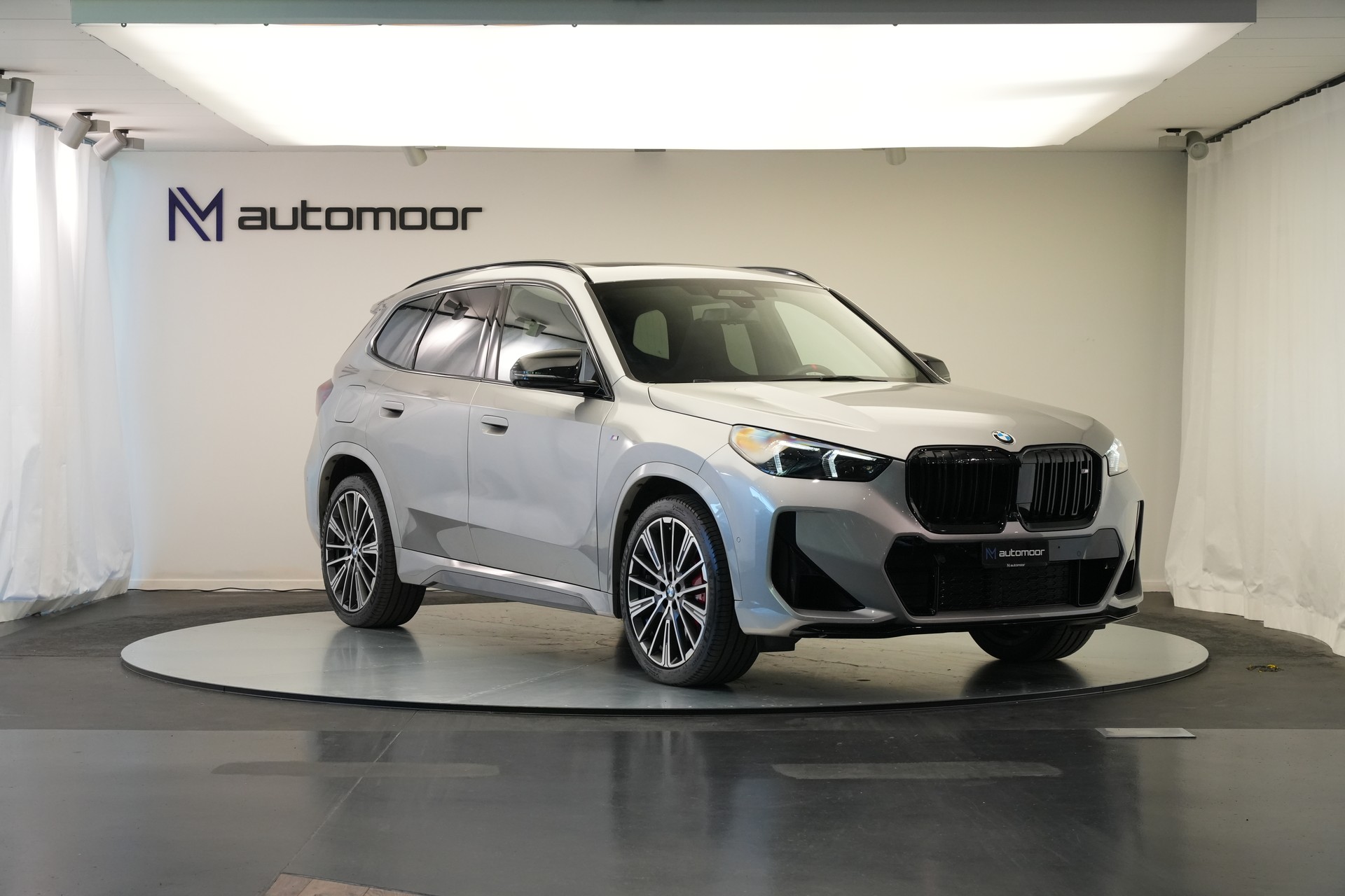 BMW X1 xDrive M35i *CH-Fahrzeug* *M Sportsitze*-showroom-element-2