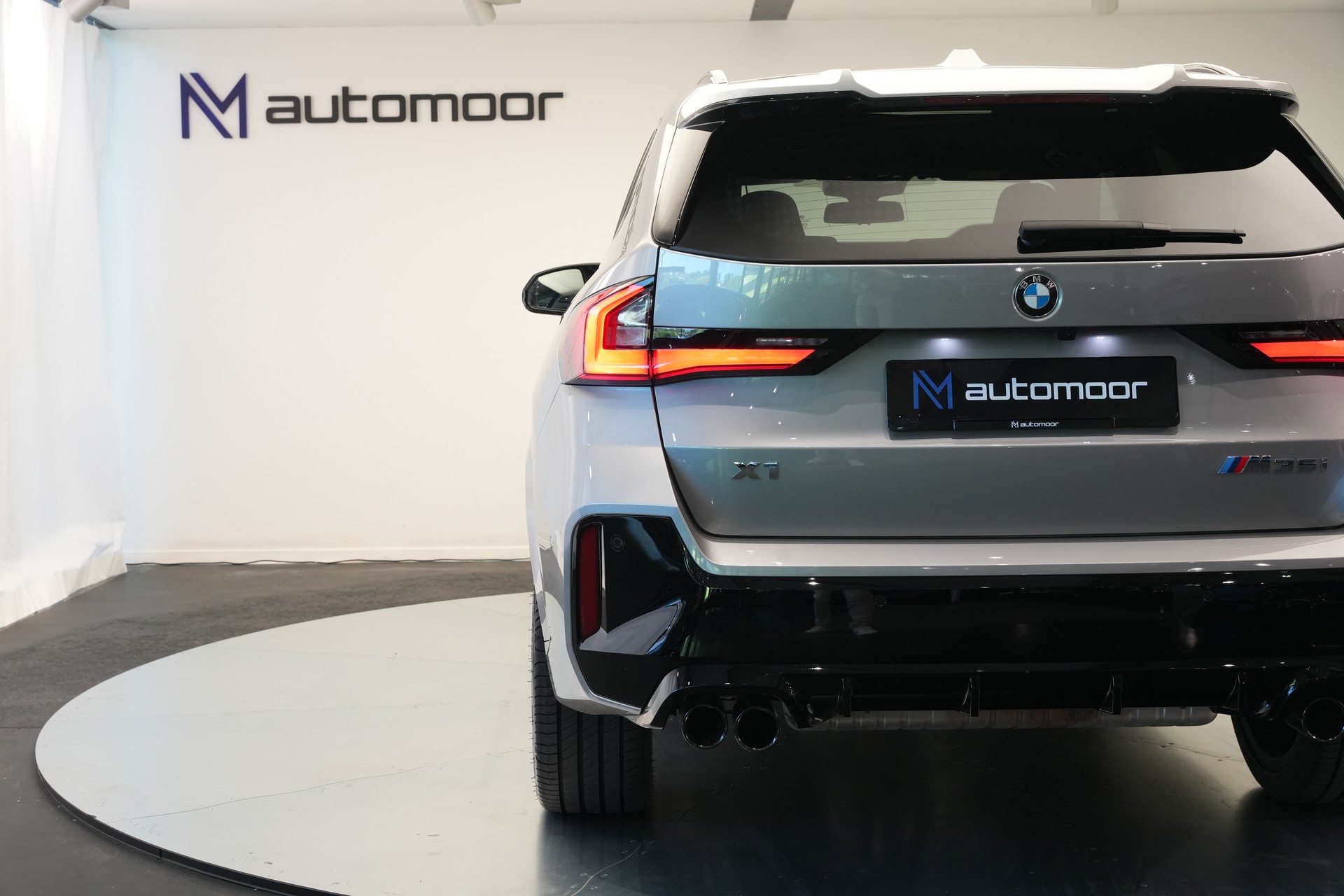 BMW X1 xDrive M35i *CH-Fahrzeug* *M Sportsitze*-image-45