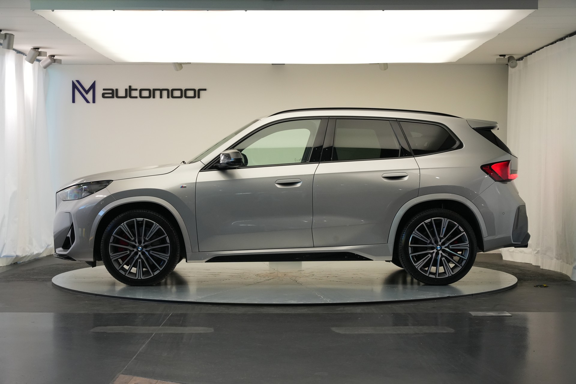 BMW X1 xDrive M35i *CH-Fahrzeug* *M Sportsitze*-image-7