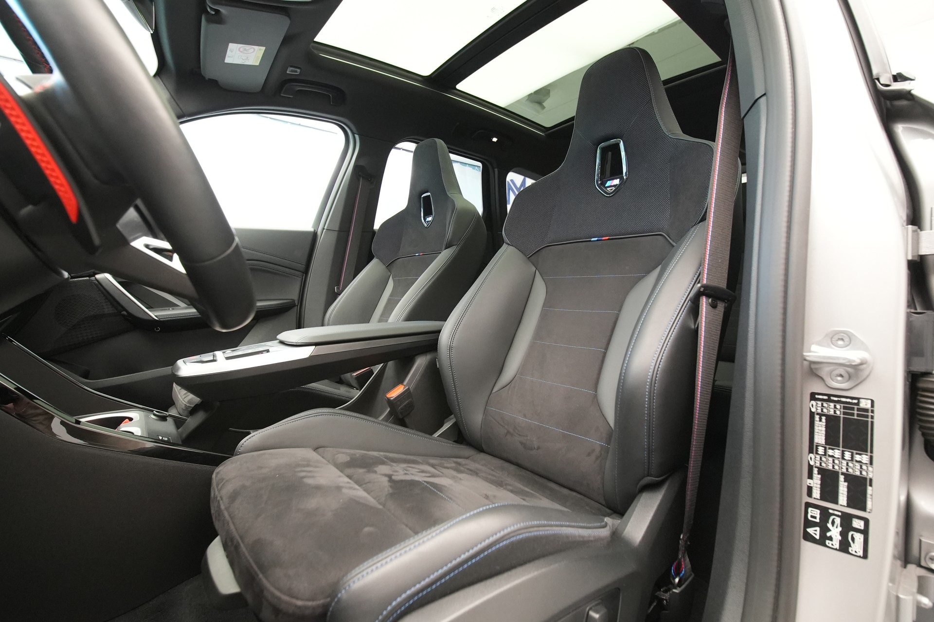 BMW X1 xDrive M35i *CH-Fahrzeug* *M Sportsitze*-image-11