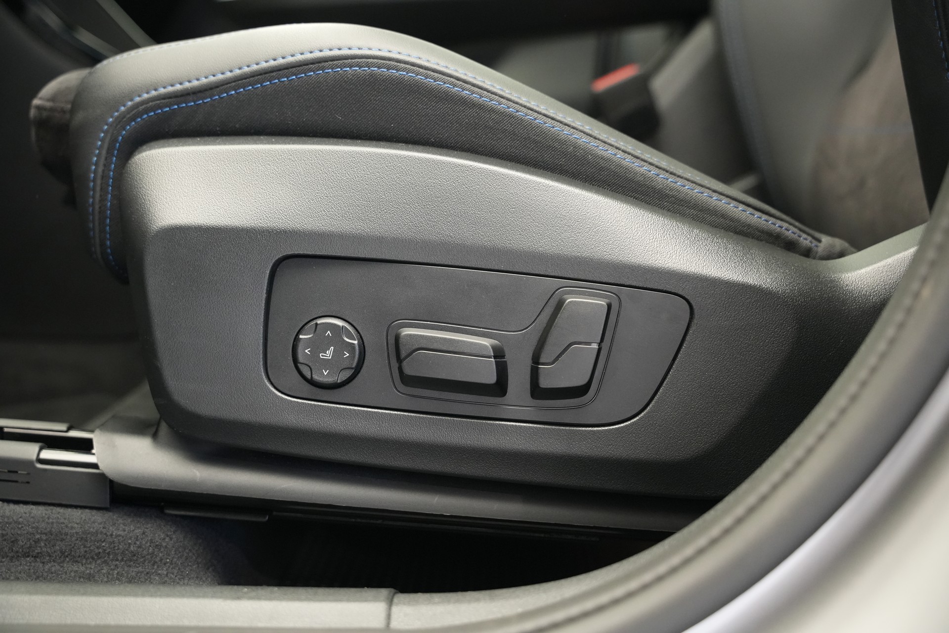 BMW X1 xDrive M35i *CH-Fahrzeug* *M Sportsitze*-image-31