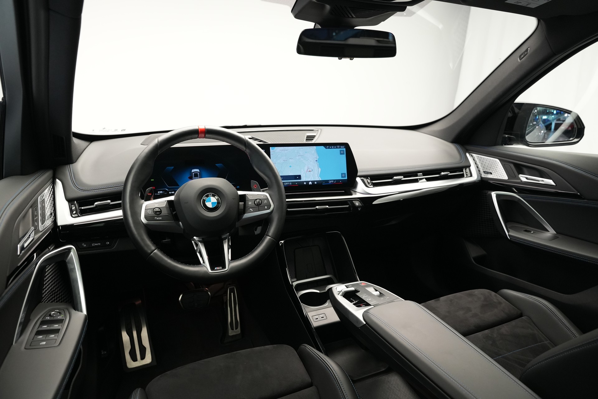 BMW X1 xDrive M35i *CH-Fahrzeug* *M Sportsitze*-image-9