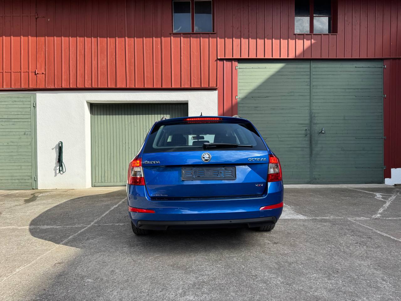 SKODA Octavia Combi 1.8 TSI Fresh 4x4 DSG-image-2