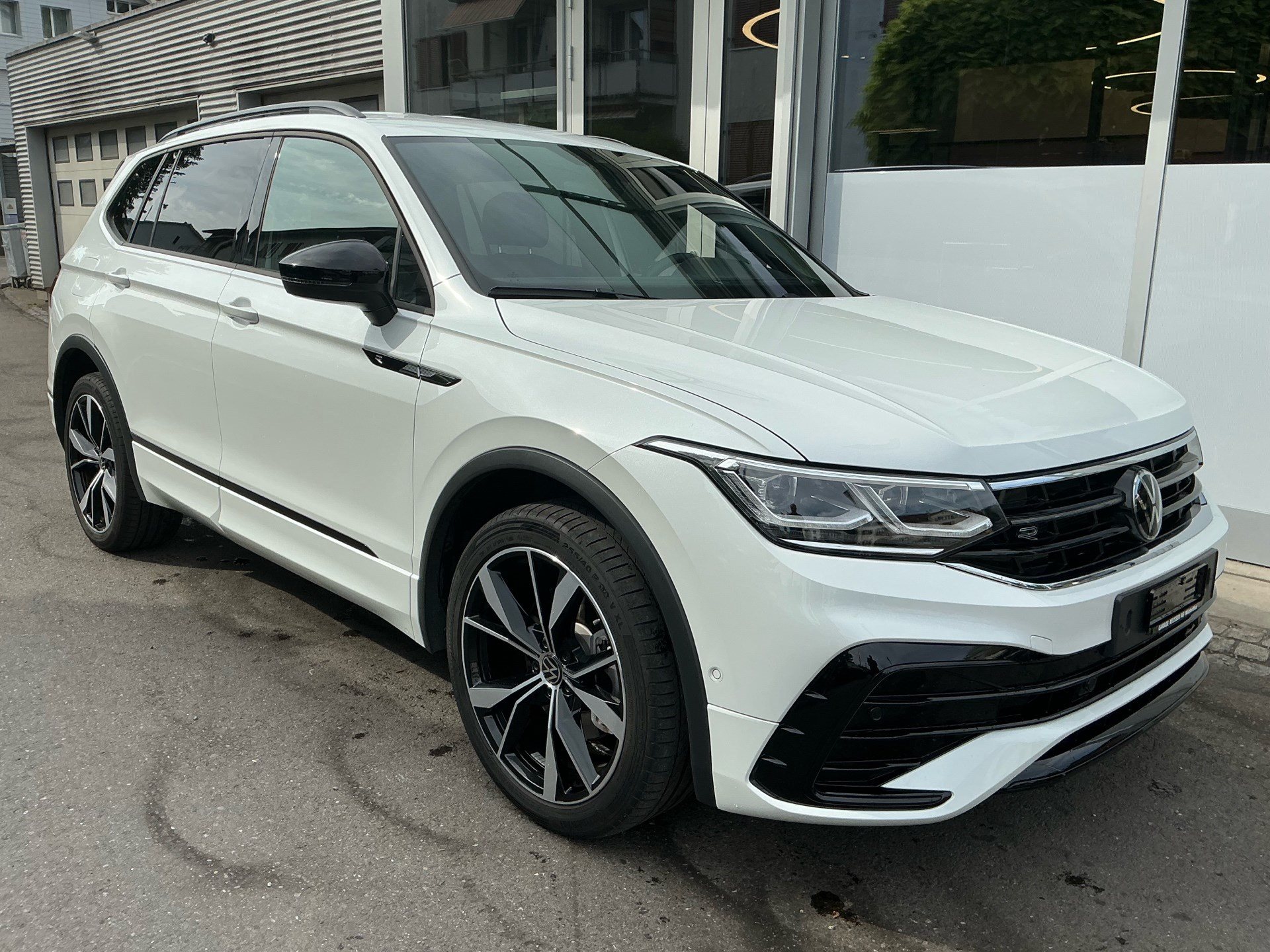 VW Tiguan Allspace R-LINE 4MOTION BLACK STYLE *** 5 JAHRE VW WERKGSGARANTIE ***-showroom-element-2