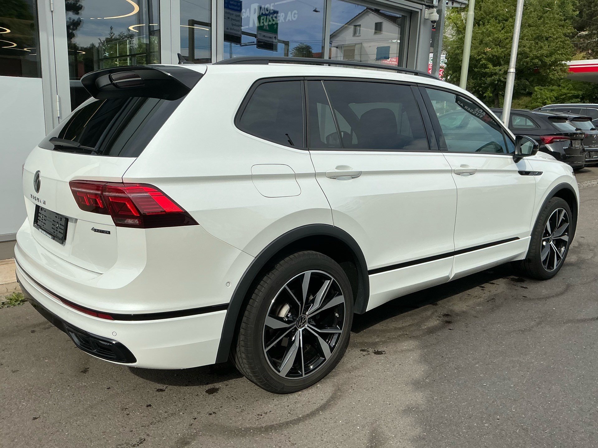 VW Tiguan Allspace R-LINE 4MOTION BLACK STYLE *** 5 JAHRE VW WERKGSGARANTIE ***-showroom-element-3