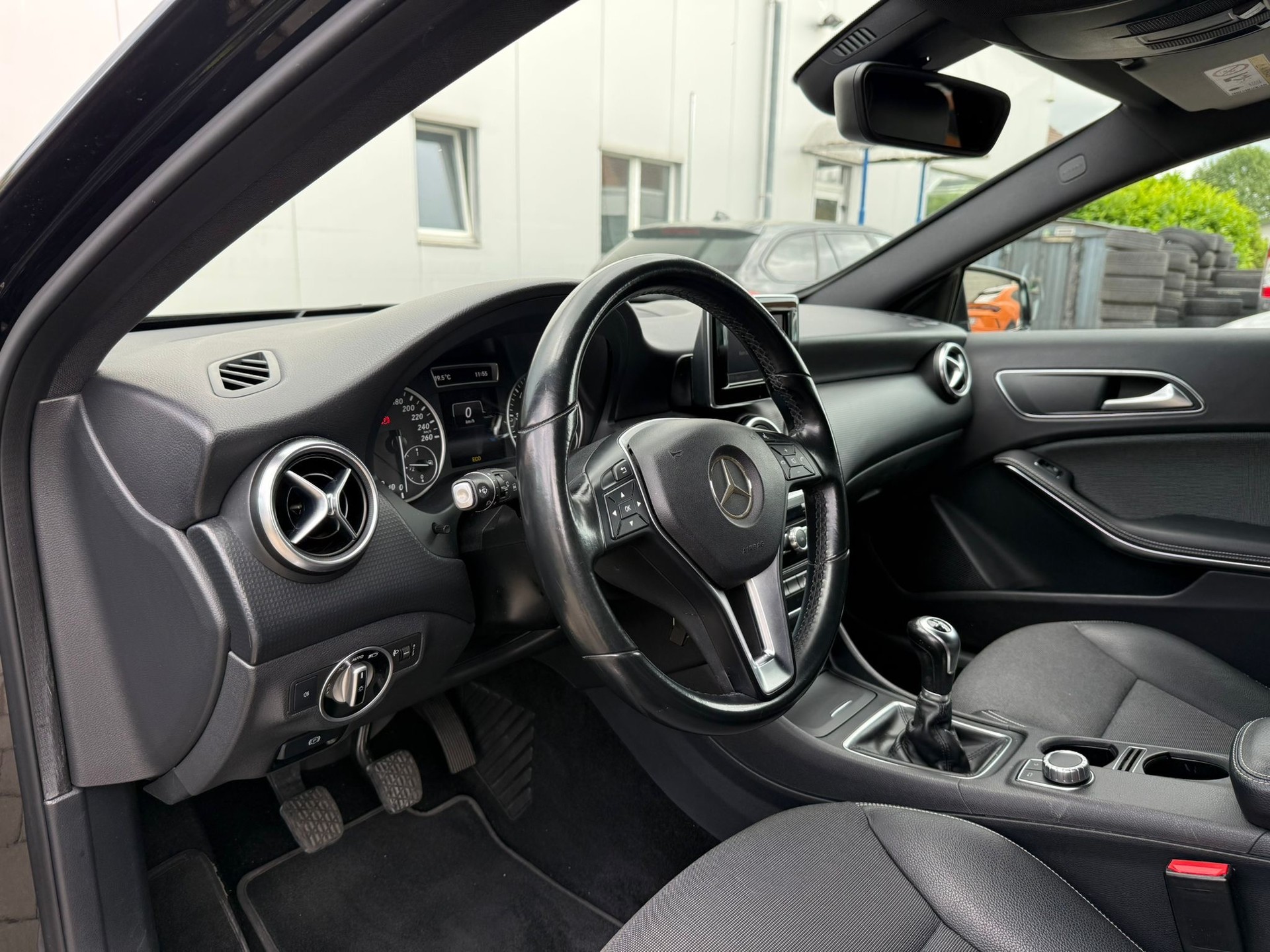 MERCEDES-BENZ A 180 Urban-image-12