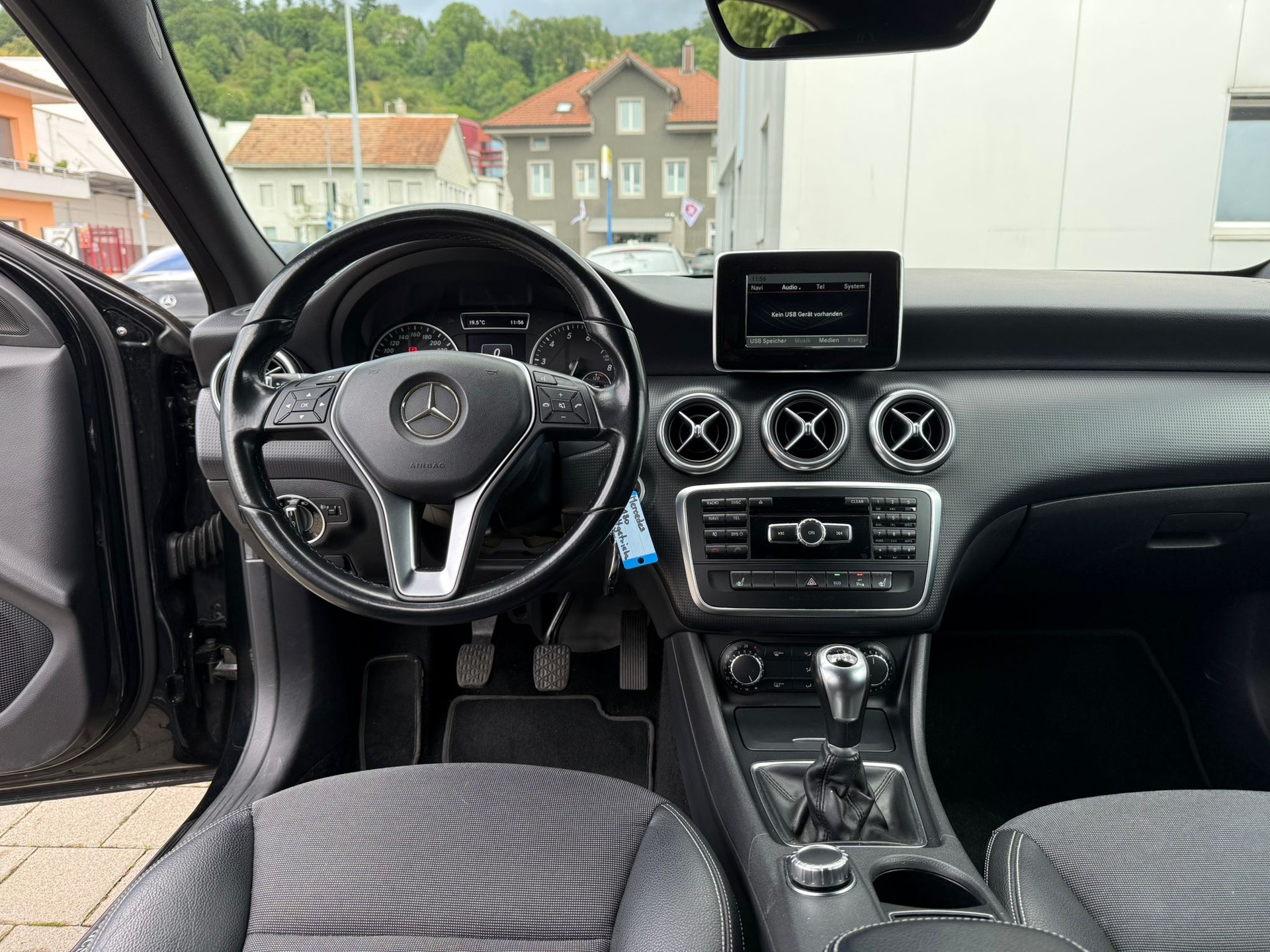 MERCEDES-BENZ A 180 Urban-image-14