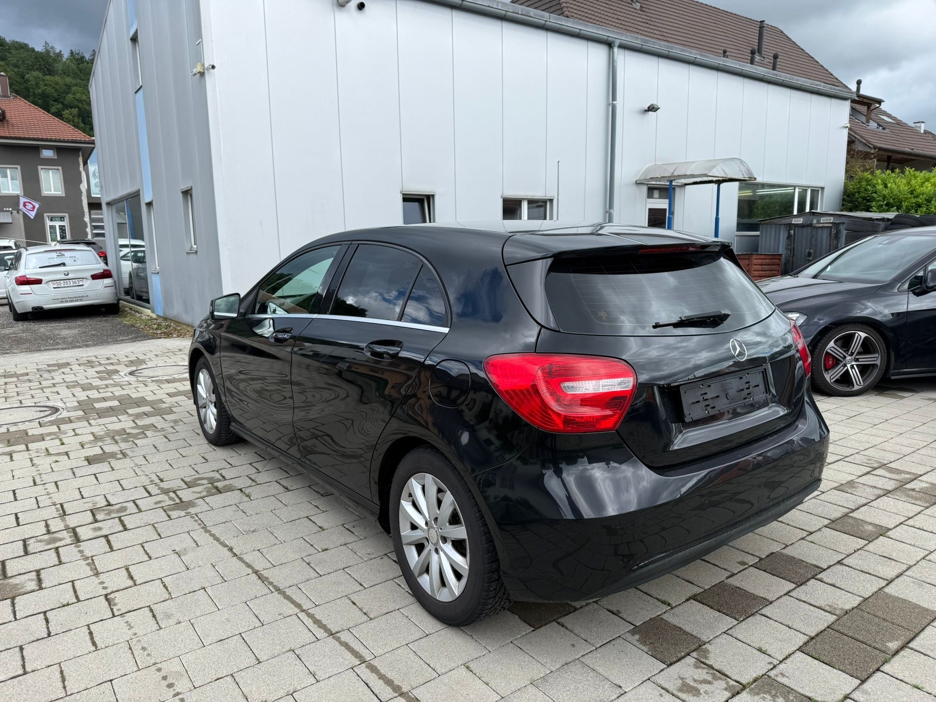 MERCEDES-BENZ A 180 Urban-showroom-element-3
