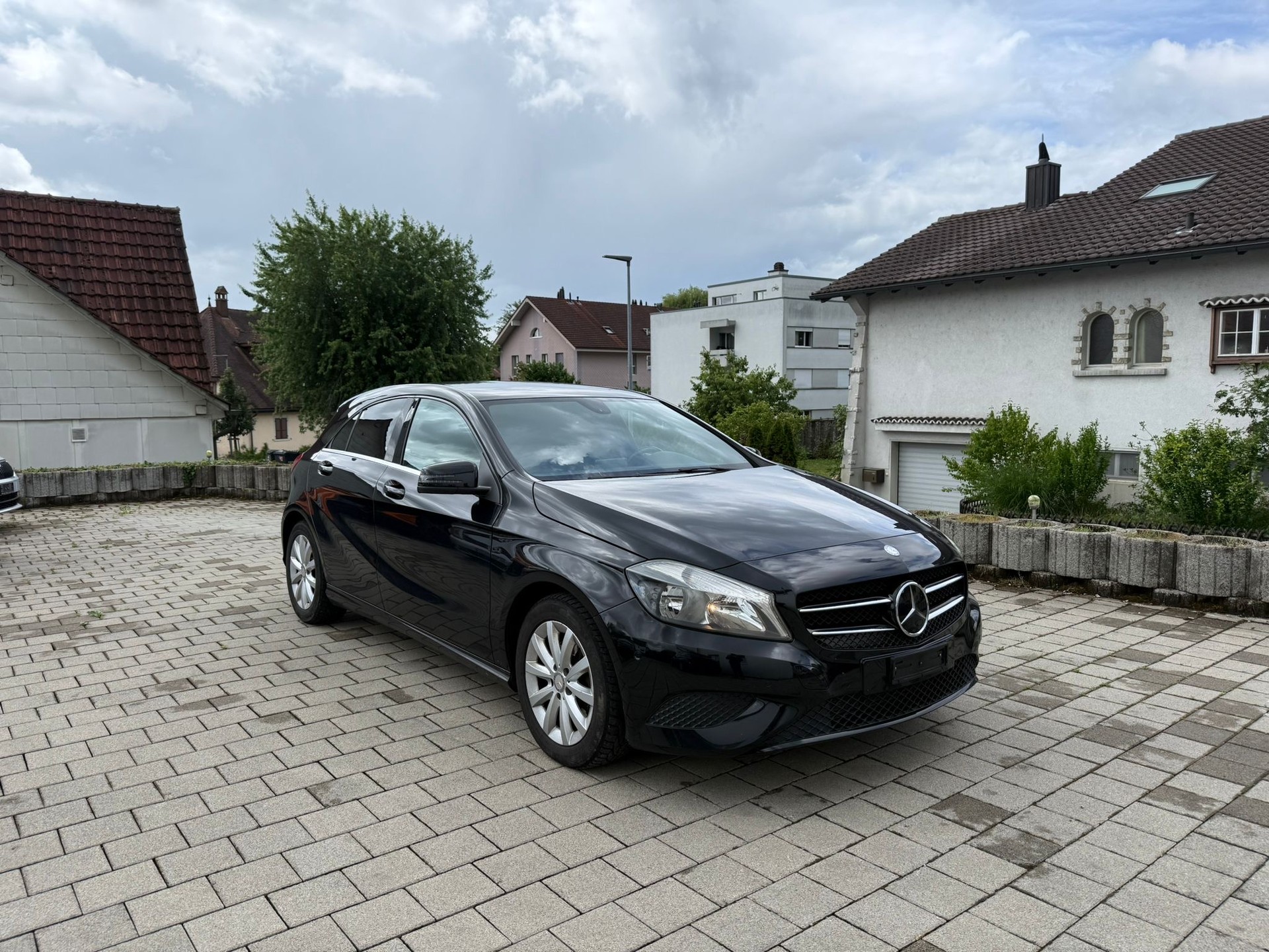 MERCEDES-BENZ A 180 Urban-showroom-element-1