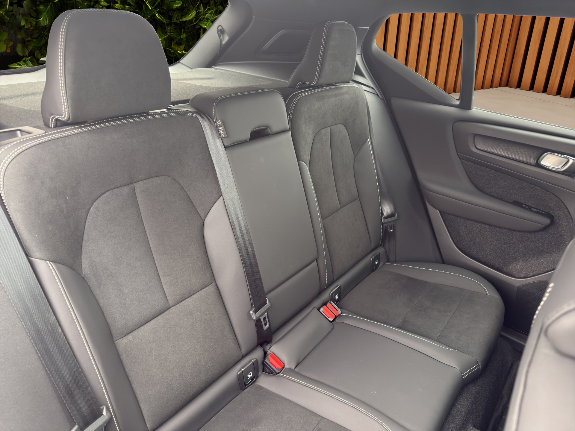 VOLVO XC40 1.5 T4 PiH Plus Dark-image-17