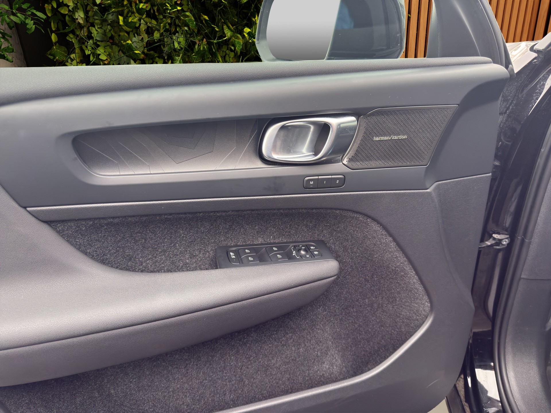 VOLVO XC40 1.5 T4 PiH Plus Dark-image-18