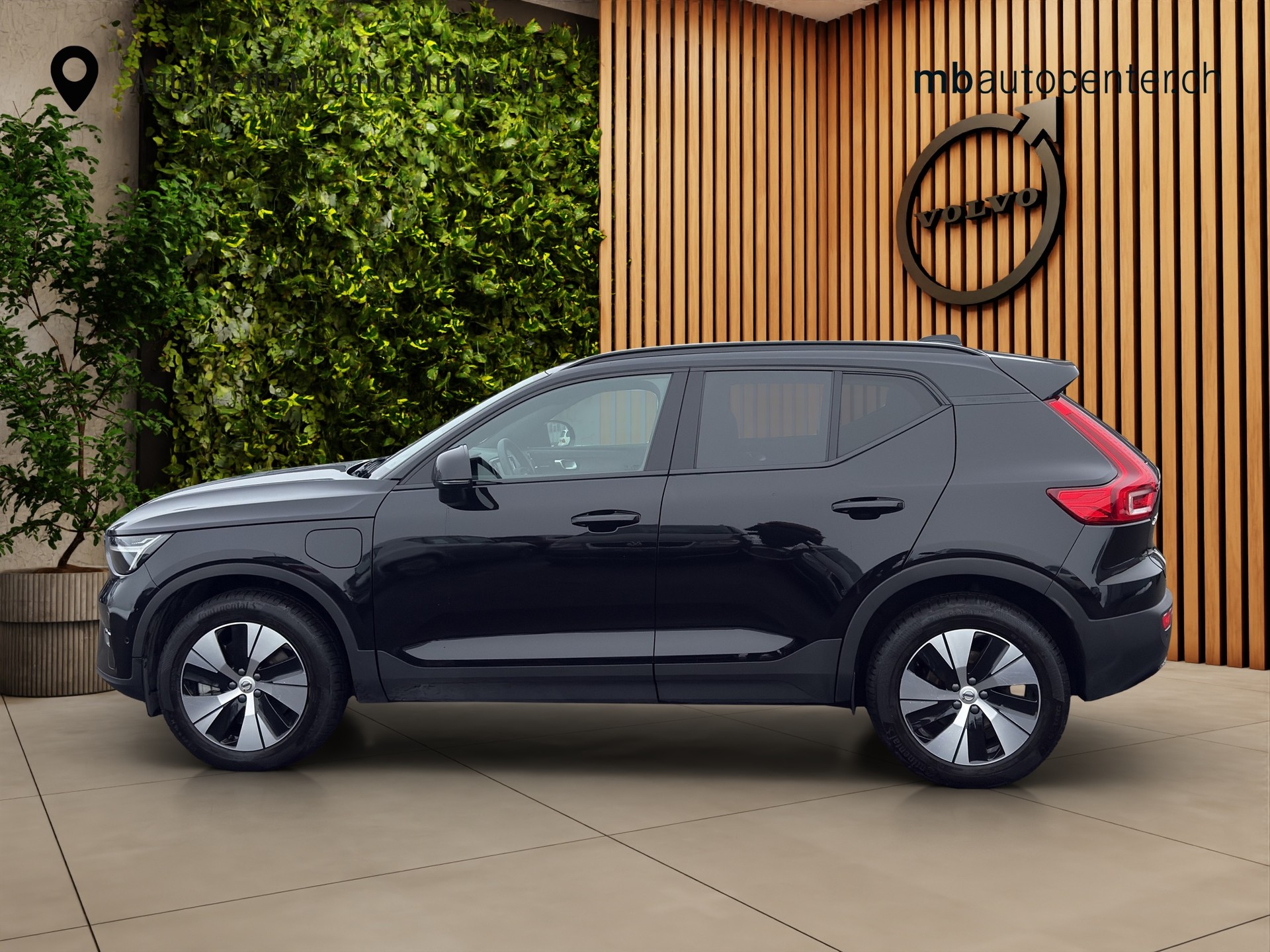 VOLVO XC40 1.5 T4 PiH Plus Dark-showroom-element-1