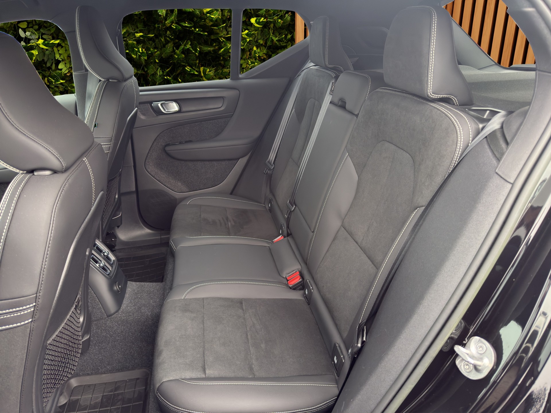 VOLVO XC40 1.5 T4 PiH Plus Dark-image-16