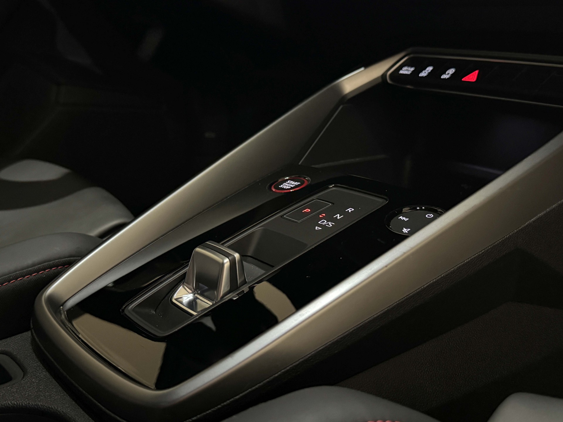 AUDI S3 Sportback 2.0 TFSI quattro S-tronic-image-11