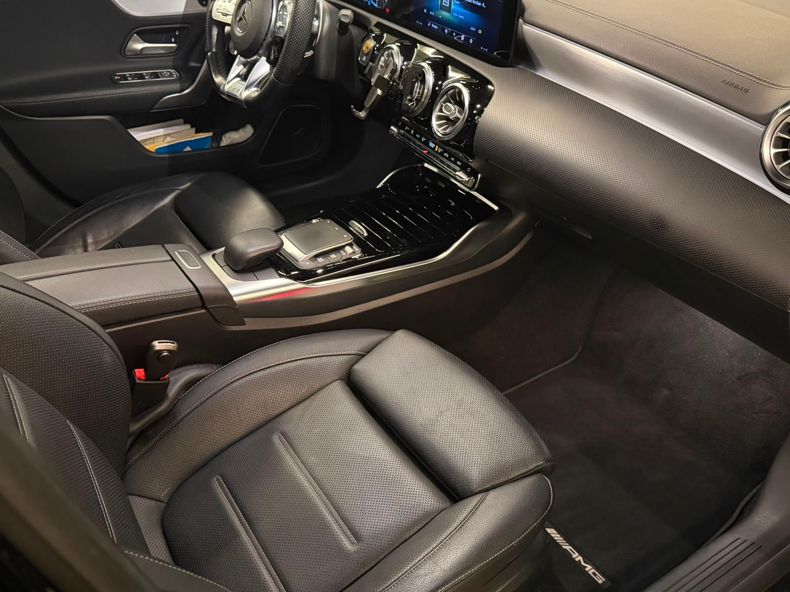 MERCEDES-BENZ A 35 AMG 4Matic Speedshift-showroom-element-3