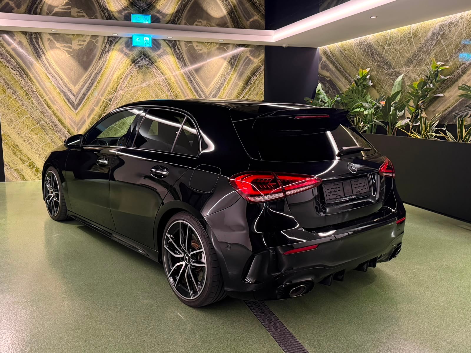 MERCEDES-BENZ A 35 AMG 4Matic Speedshift-showroom-element-2