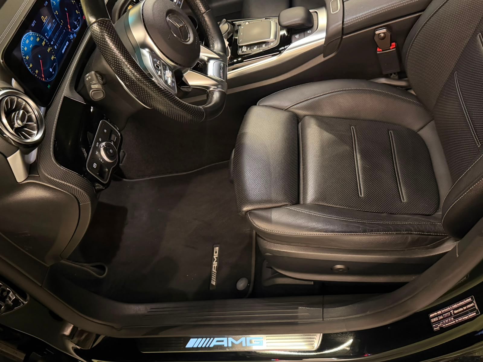 MERCEDES-BENZ A 35 AMG 4Matic Speedshift-image-4