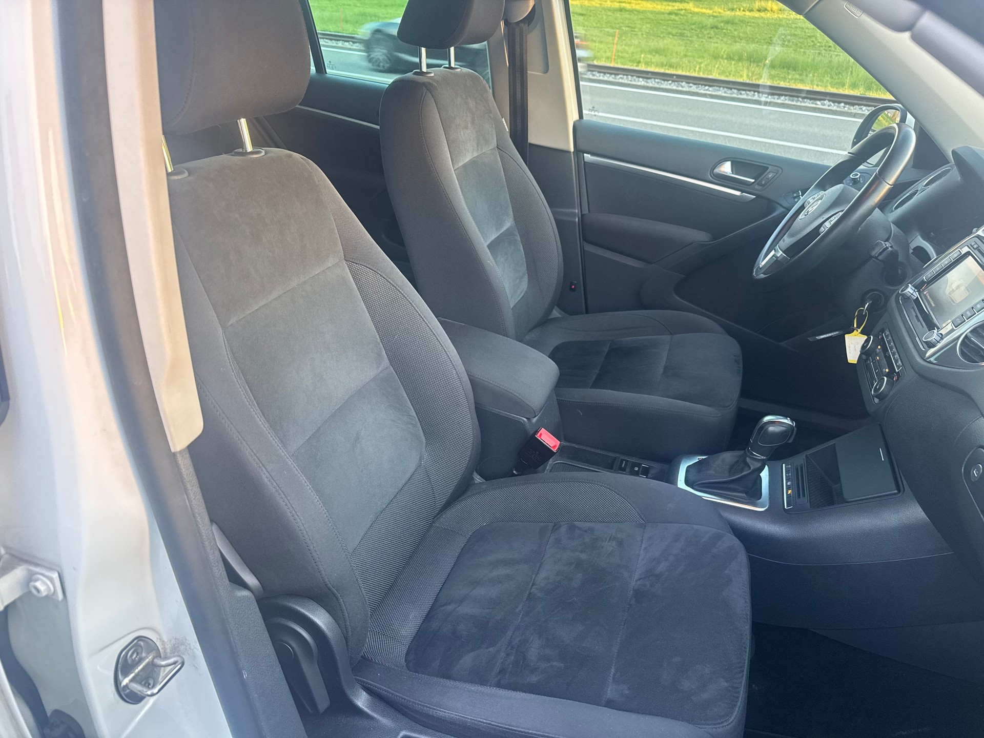 VW Tiguan 2.0 TDI BlueMotion Sport&Style 4Motion-image-7