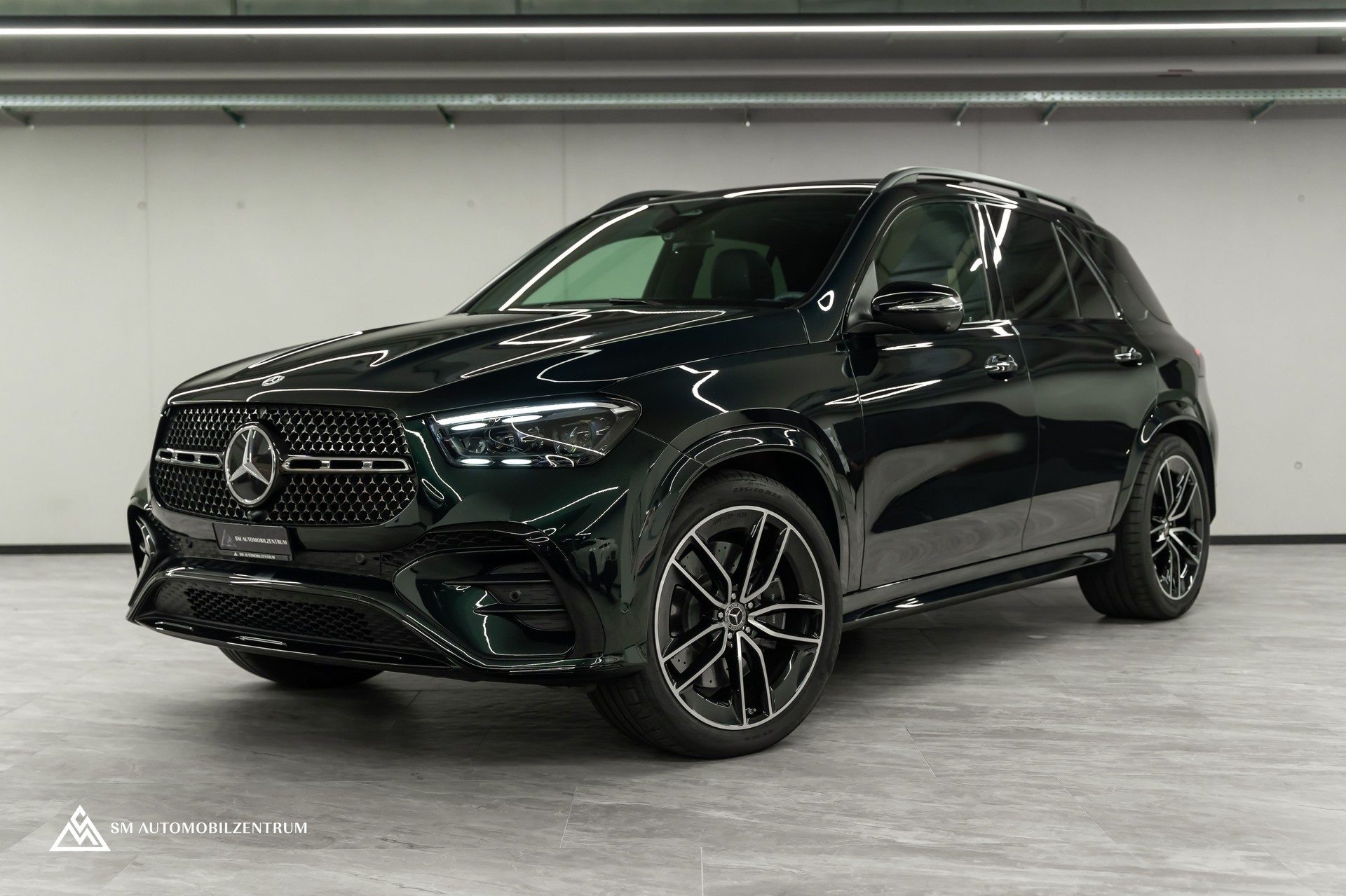 MERCEDES-BENZ GLE 450 AMG Line 4matic / Panorama / 360° / Head-Up / Smaragdgrün Metallic