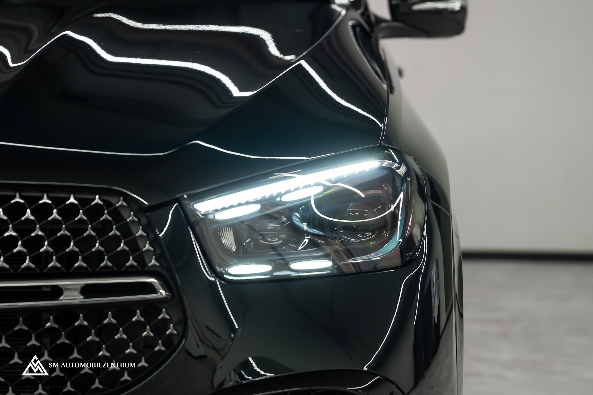 MERCEDES-BENZ GLE 450 AMG Line 4matic / Panorama / 360° / Head-Up / Smaragdgrün Metallic-showroom-element-2