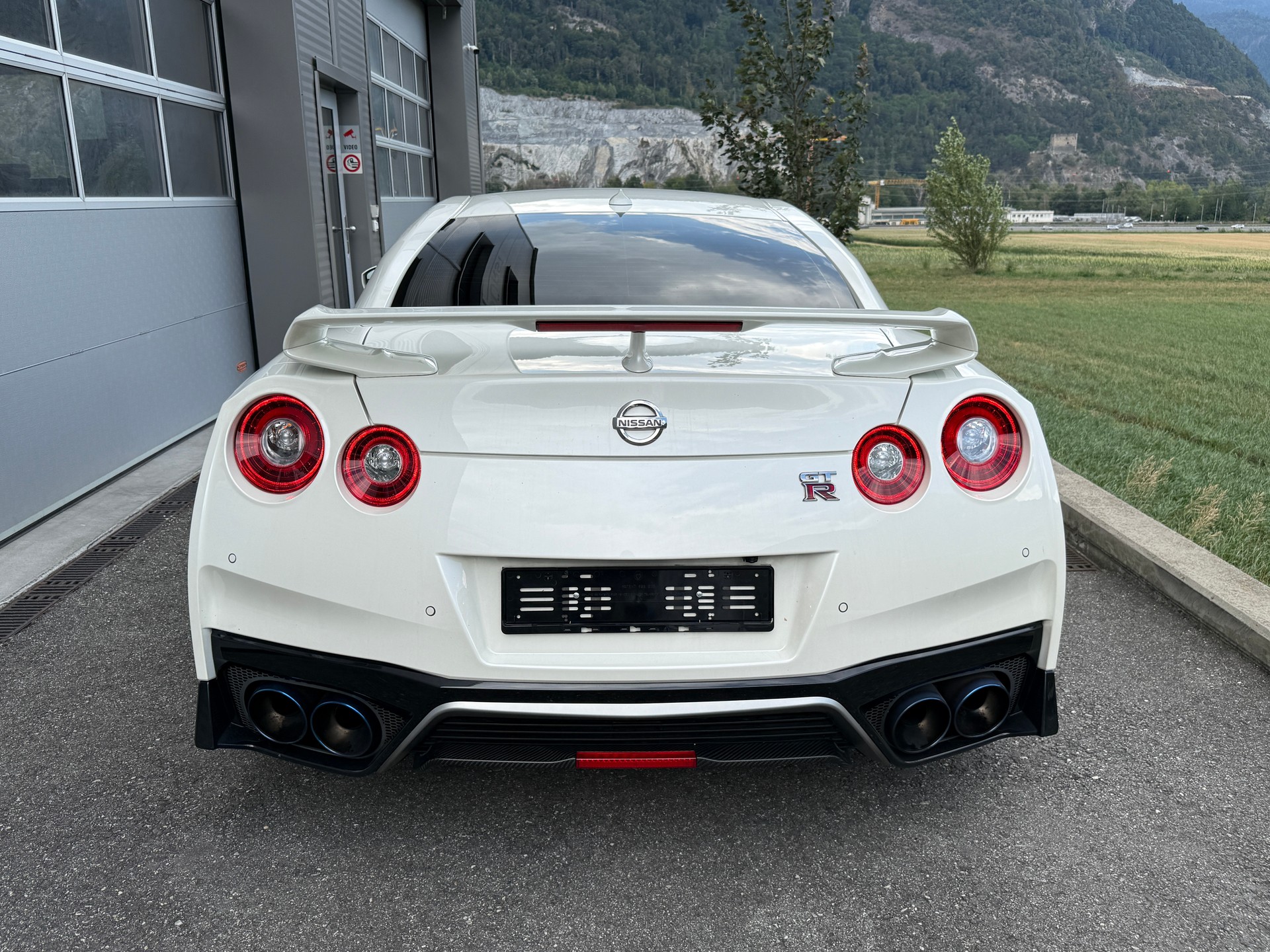 NISSAN GT-R 3.8 V6 Biturbo Black Edition-image-4