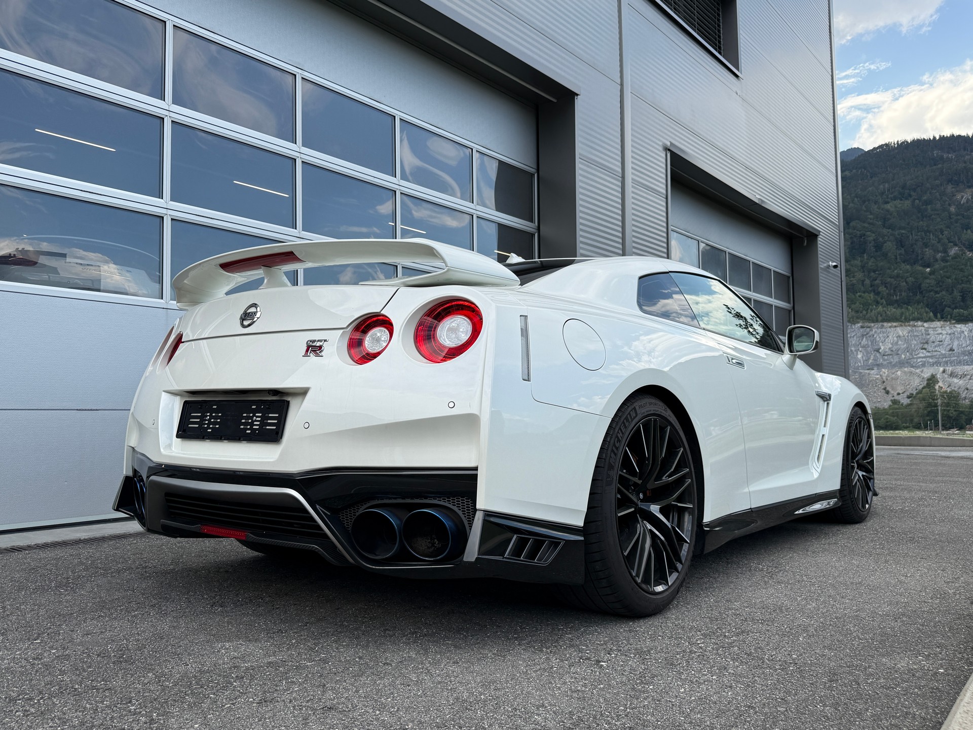 NISSAN GT-R 3.8 V6 Biturbo Black Edition-image-3