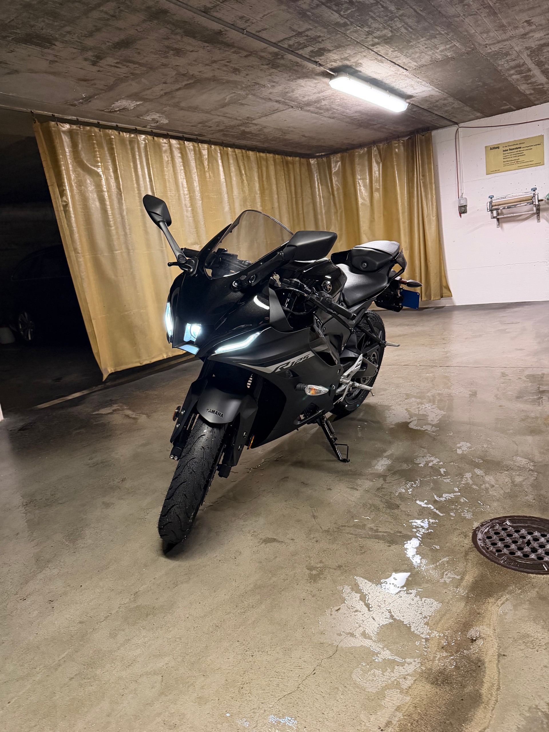 YAMAHA YZF-R 125 ABS-image-1