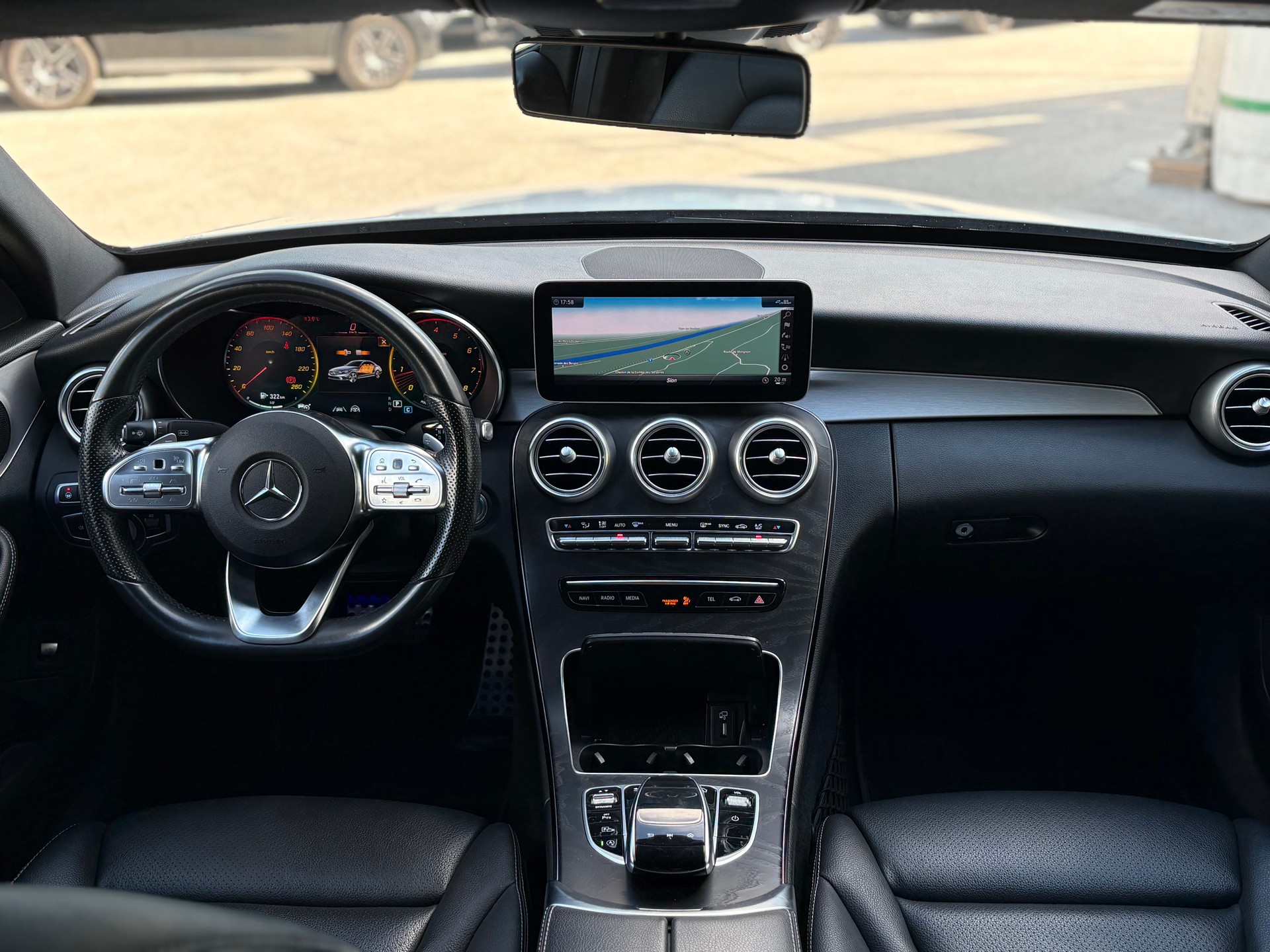MERCEDES-BENZ C 200 Swiss Star AMG Line 4Matic 9G-Tronic-image-10