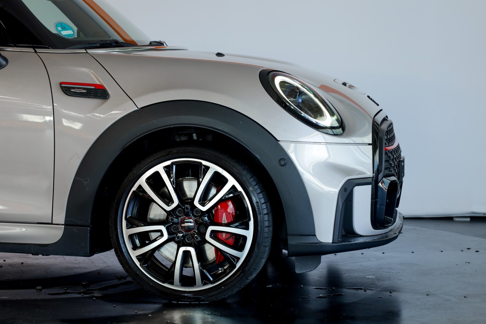 MINI Cooper John Cooper Works Cabriolet Steptronic-image-6