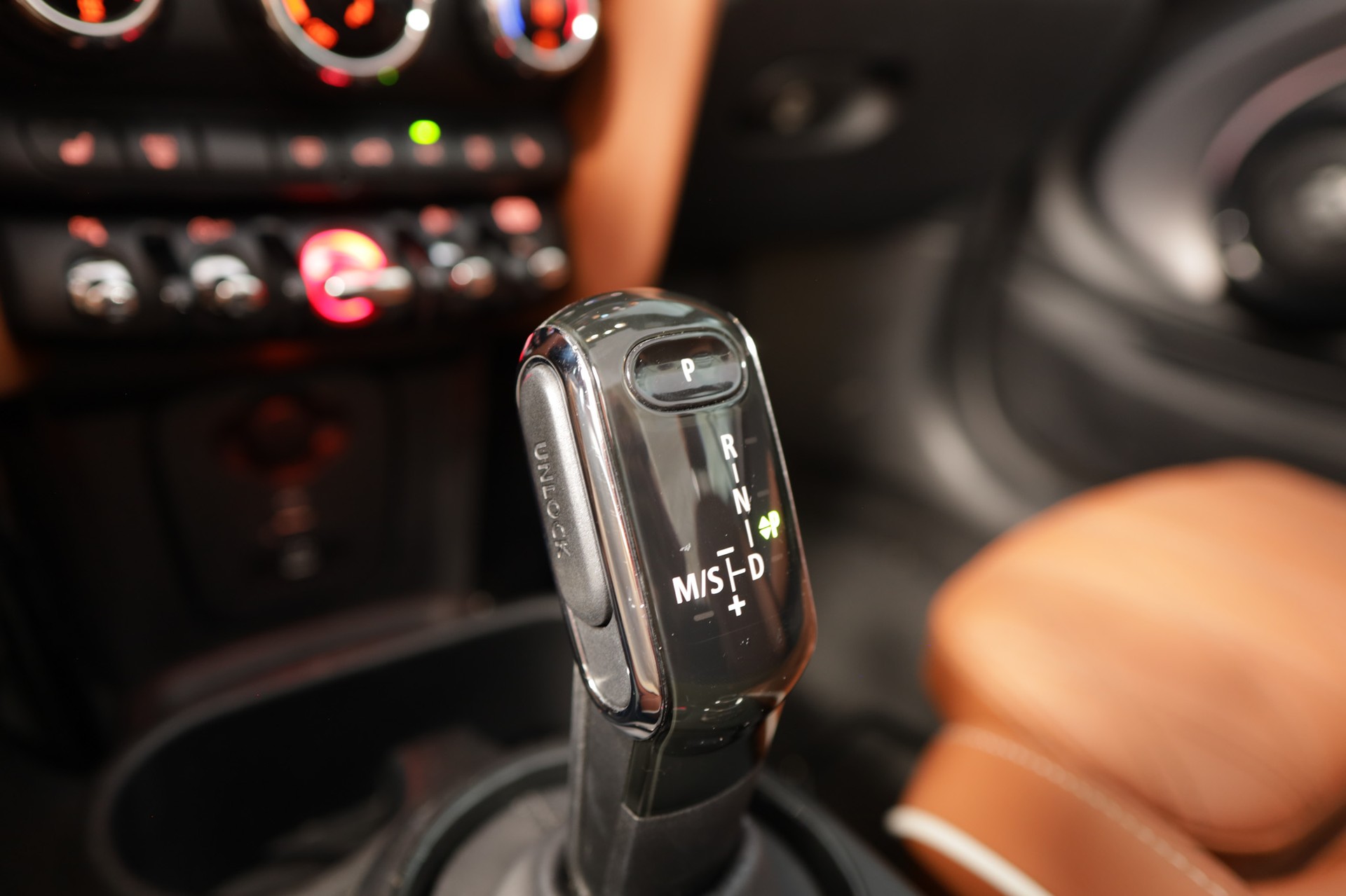 MINI Cooper John Cooper Works Cabriolet Steptronic-image-18