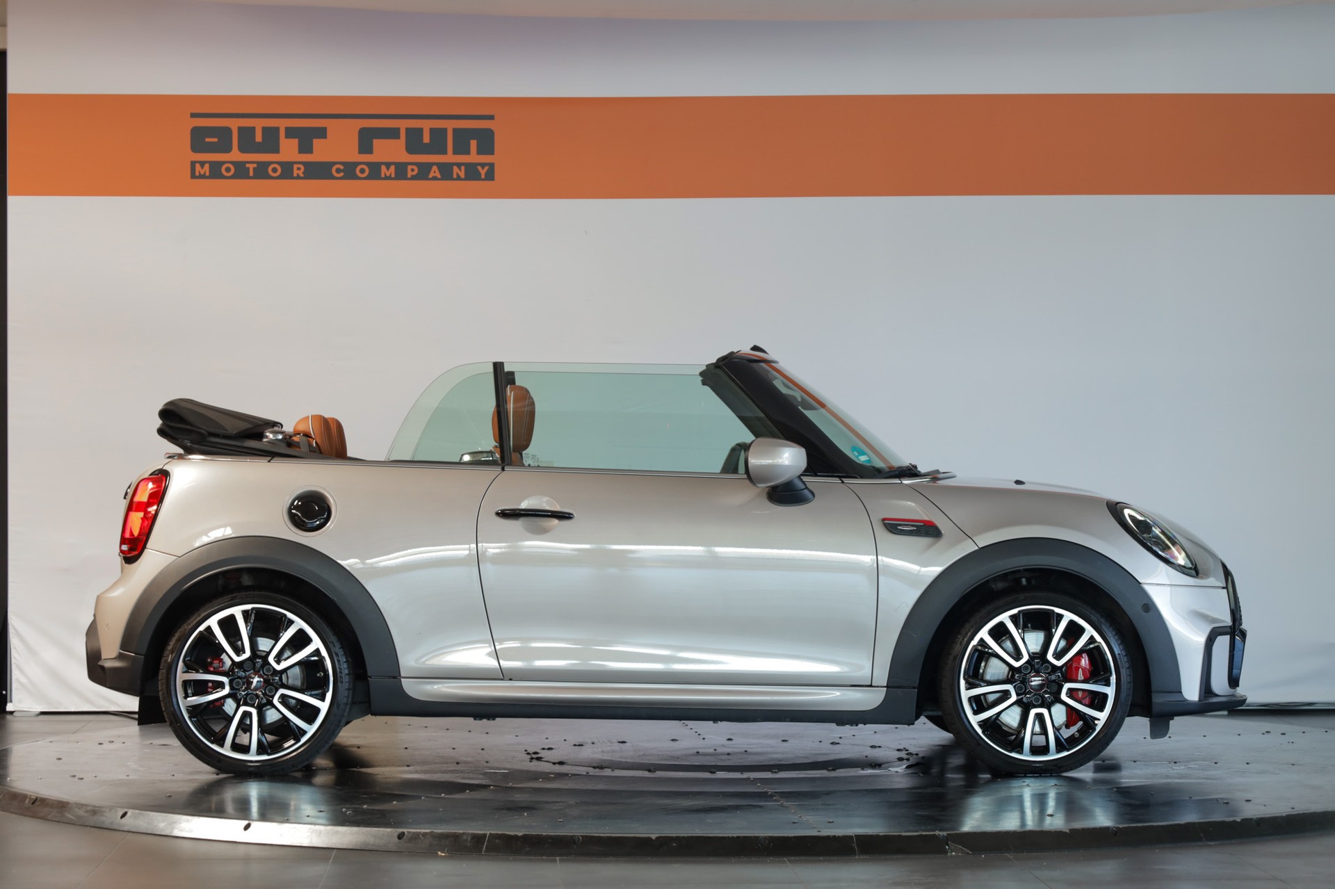 MINI Cooper John Cooper Works Cabriolet Steptronic-image-5