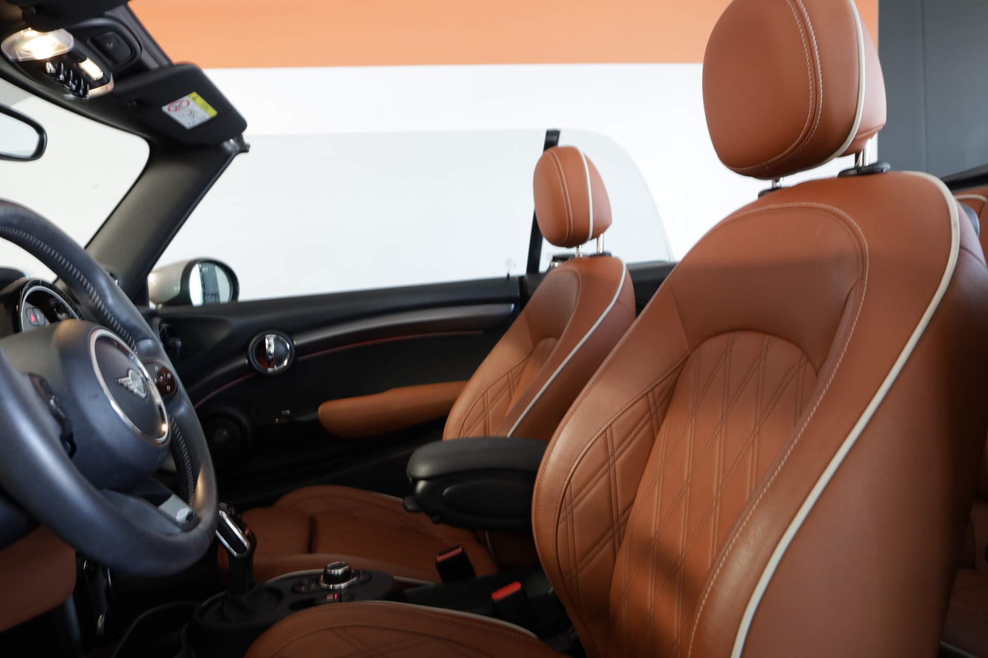 MINI Cooper John Cooper Works Cabriolet Steptronic-image-10