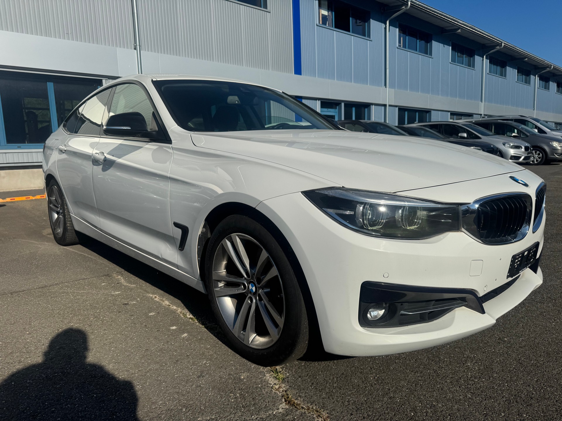 BMW 330i GT xDrive Steptronic-showroom-element-3