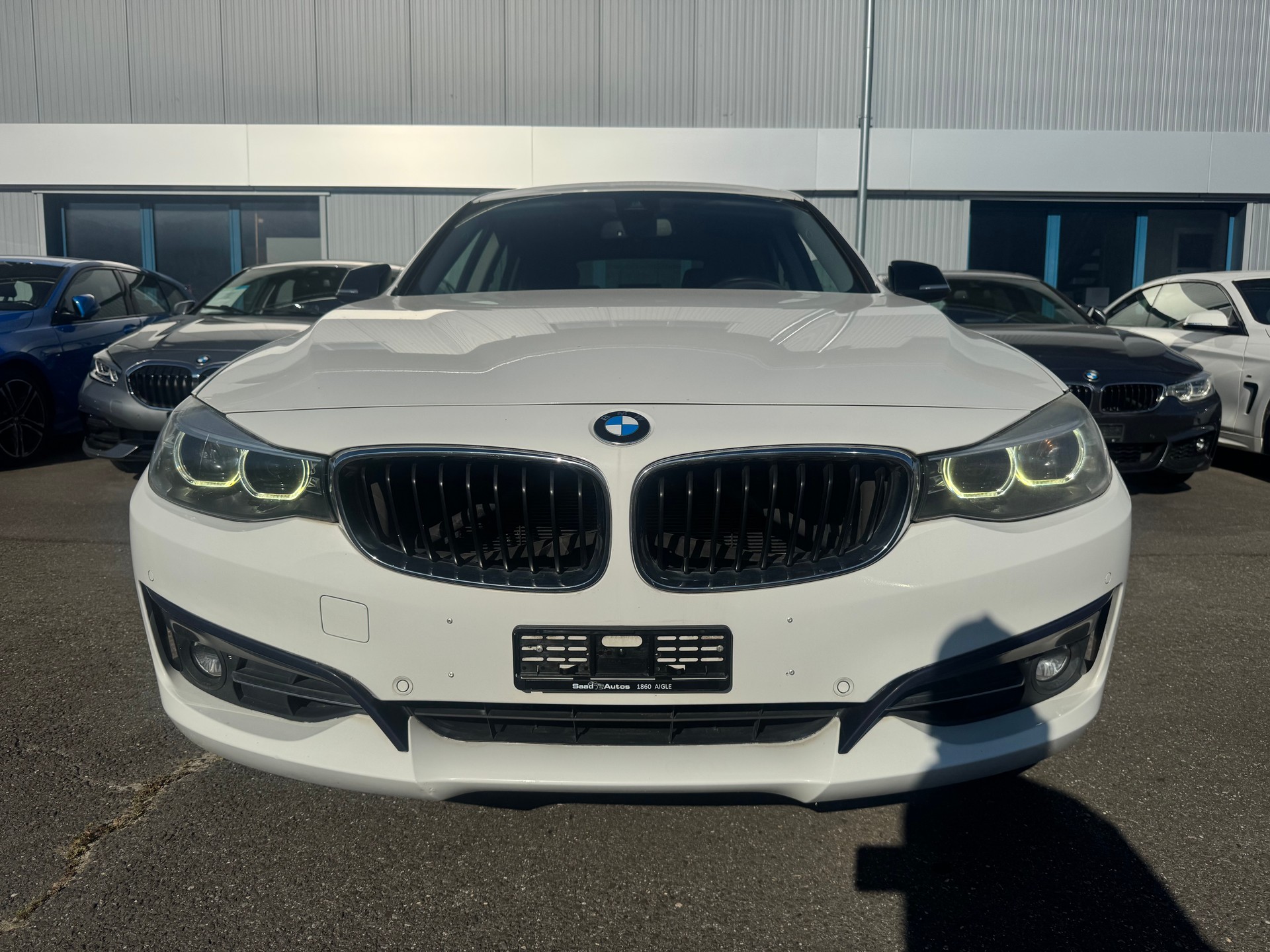 BMW 330i GT xDrive Steptronic-showroom-element-2