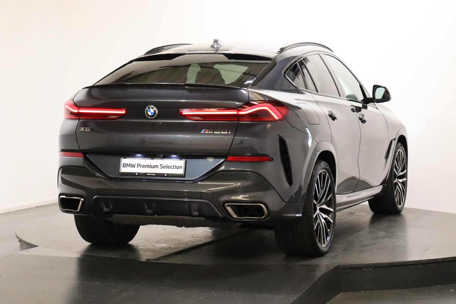 BMW X6 M50i-showroom-element-1