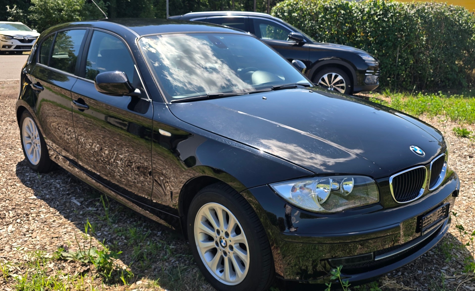 BMW 116i-showroom-element-1