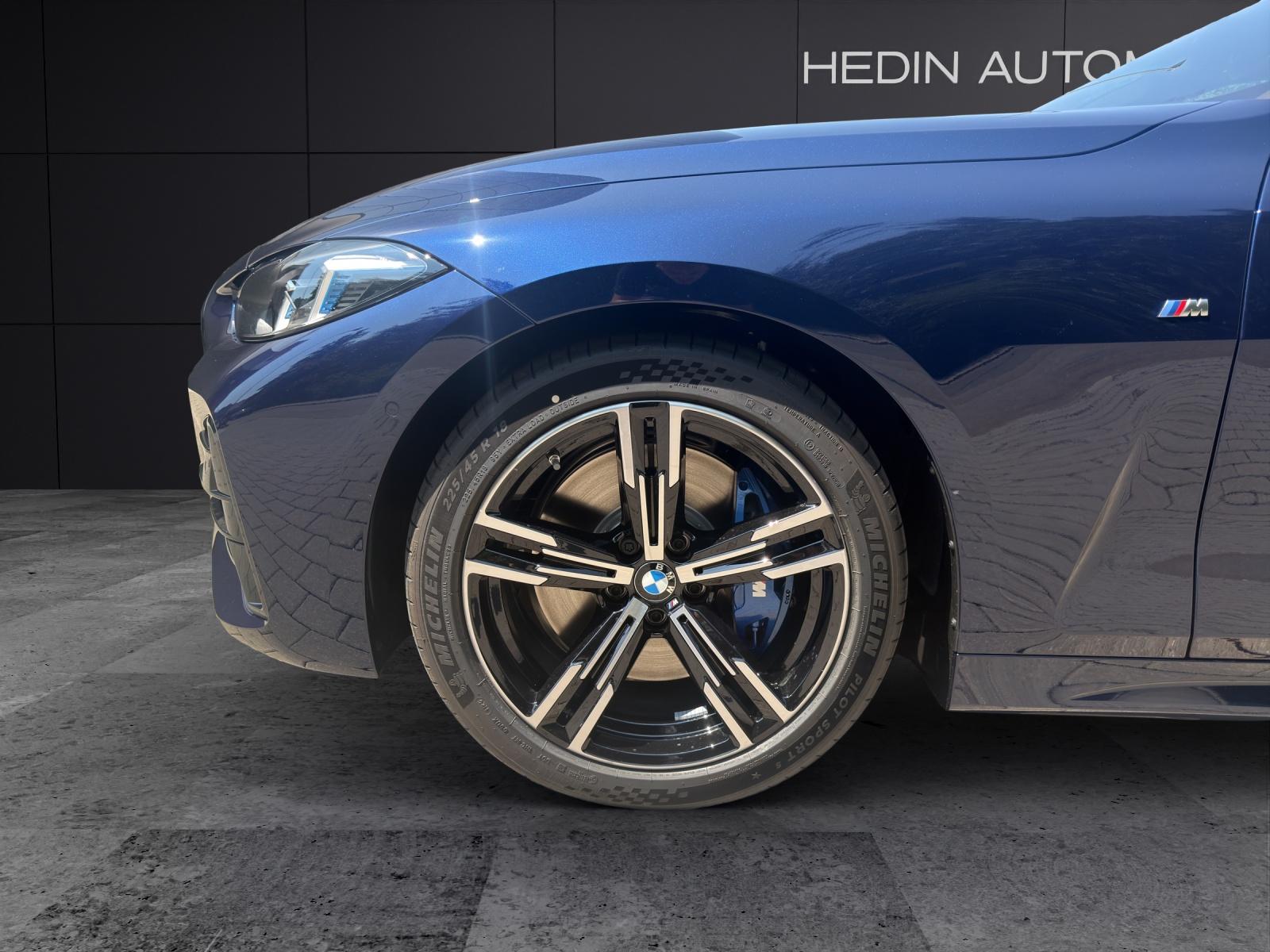 BMW M440i xDrive Cabrio-image-4