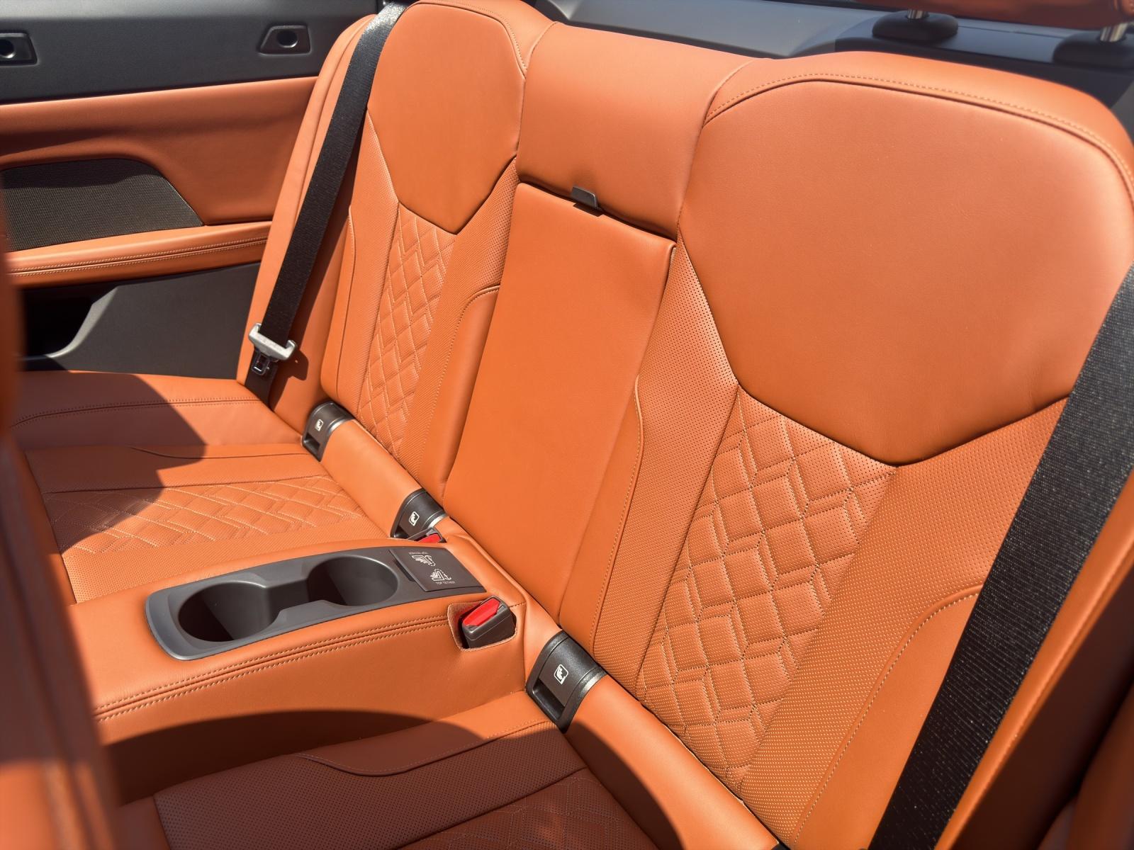 BMW M440i xDrive Cabrio-image-13