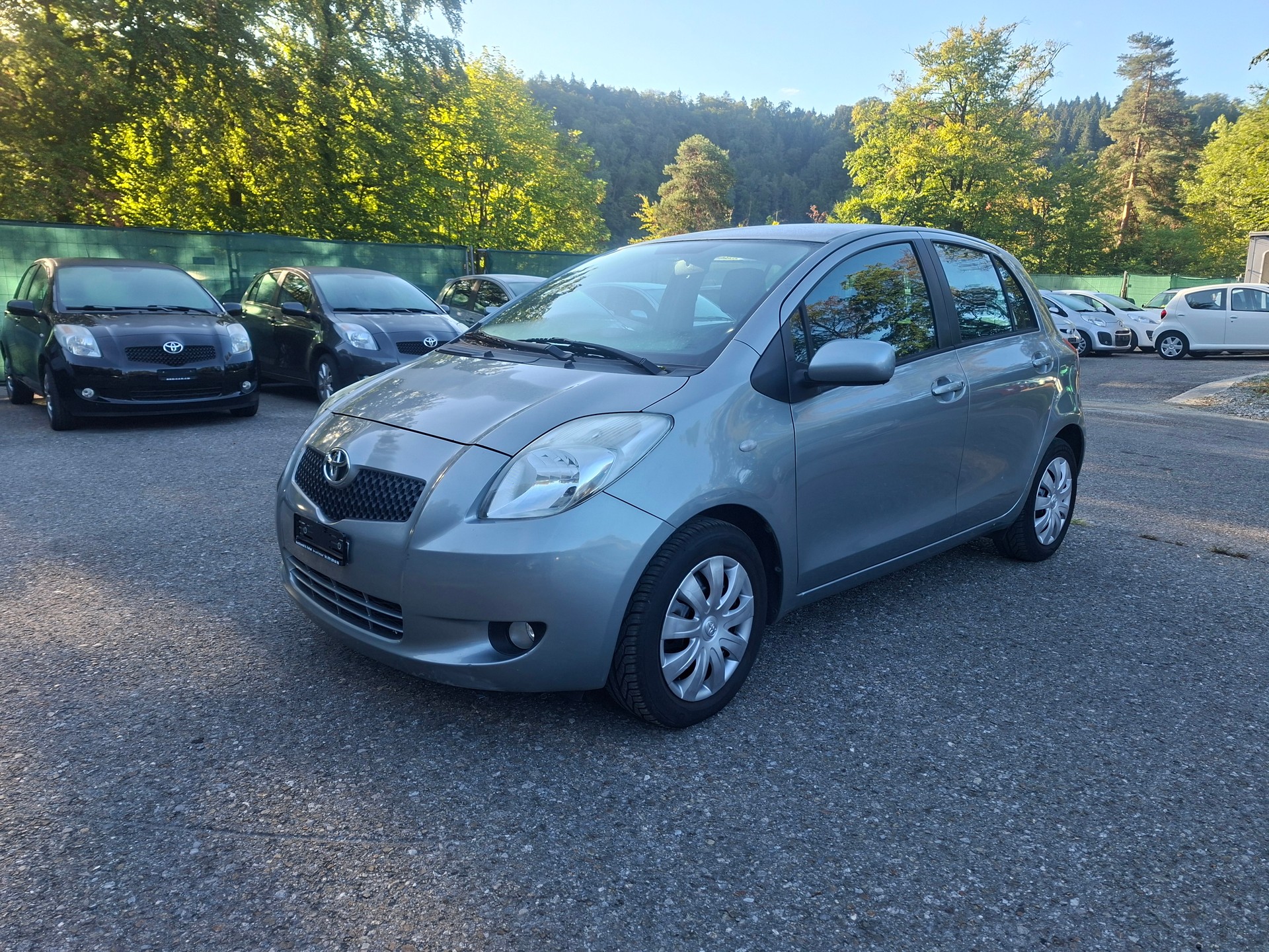 TOYOTA Yaris 1.3 Linea Sol-showroom-element-1