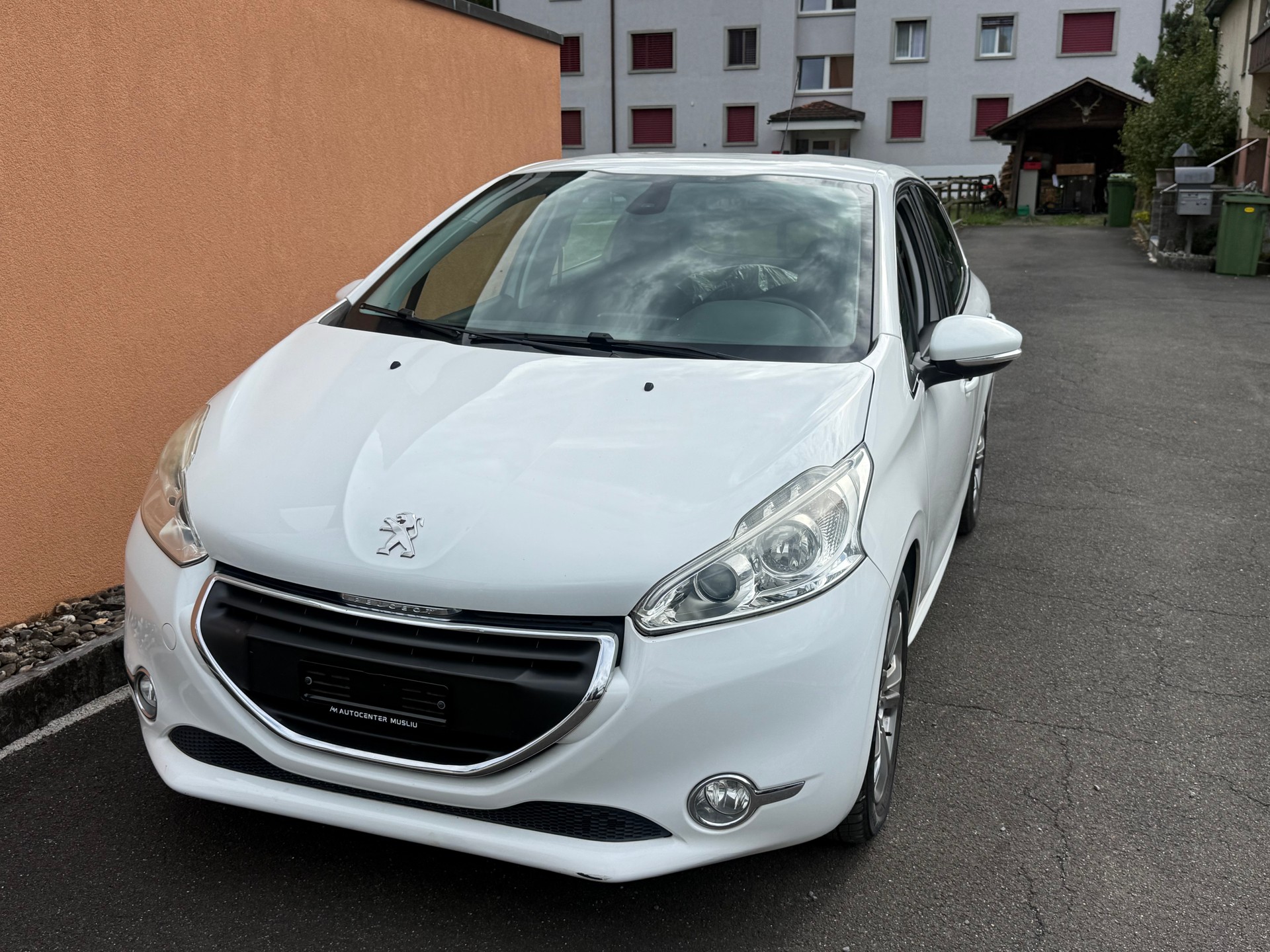 PEUGEOT 208 1.2 THP Roland Garros-image-1