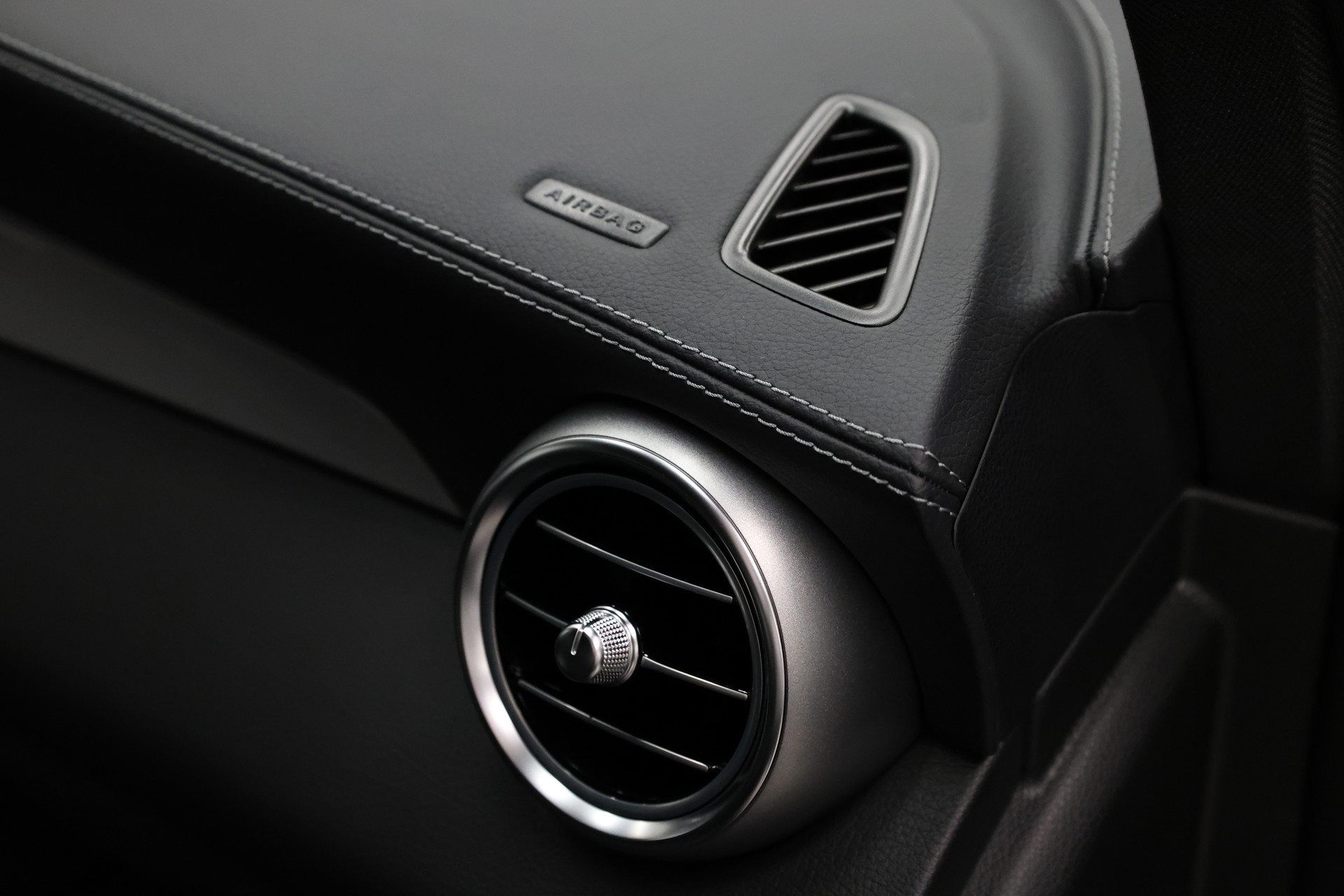 MERCEDES-BENZ GLC 200 Night Star AMG Line 4m-image-22