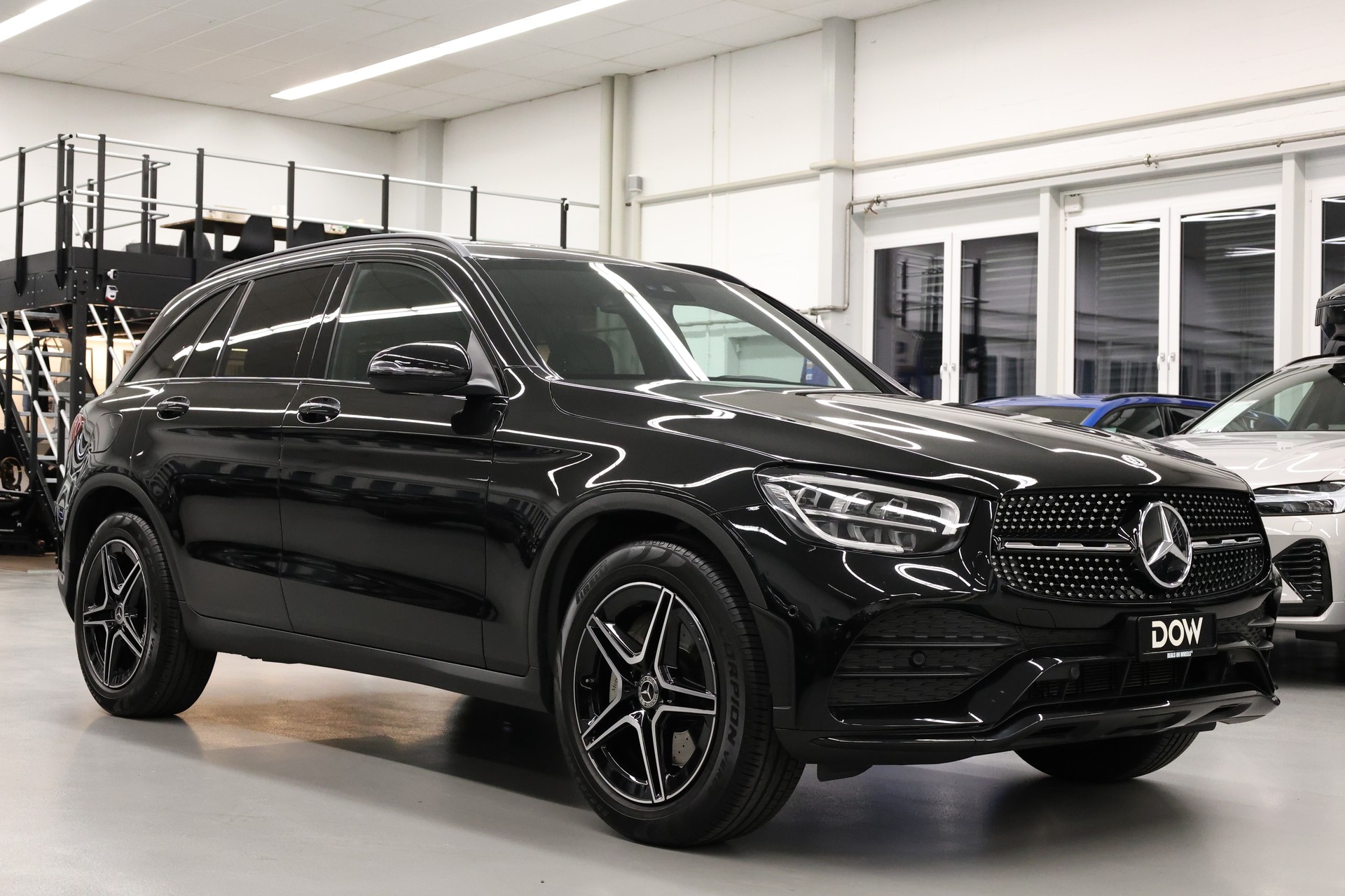 MERCEDES-BENZ GLC 200 Night Star AMG Line 4m-showroom-element-1