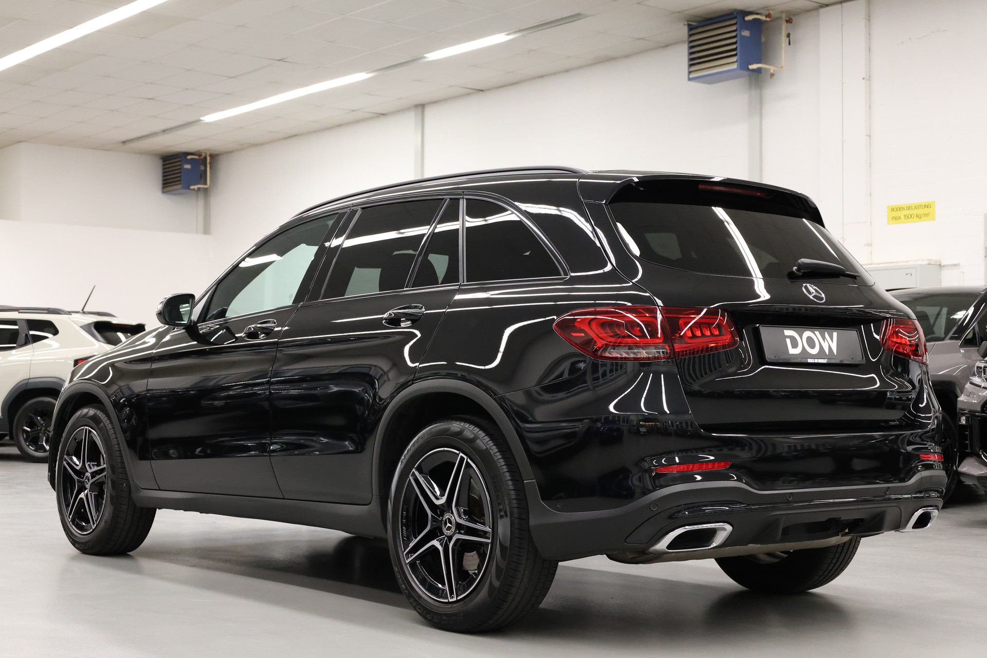 MERCEDES-BENZ GLC 200 Night Star AMG Line 4m-showroom-element-3