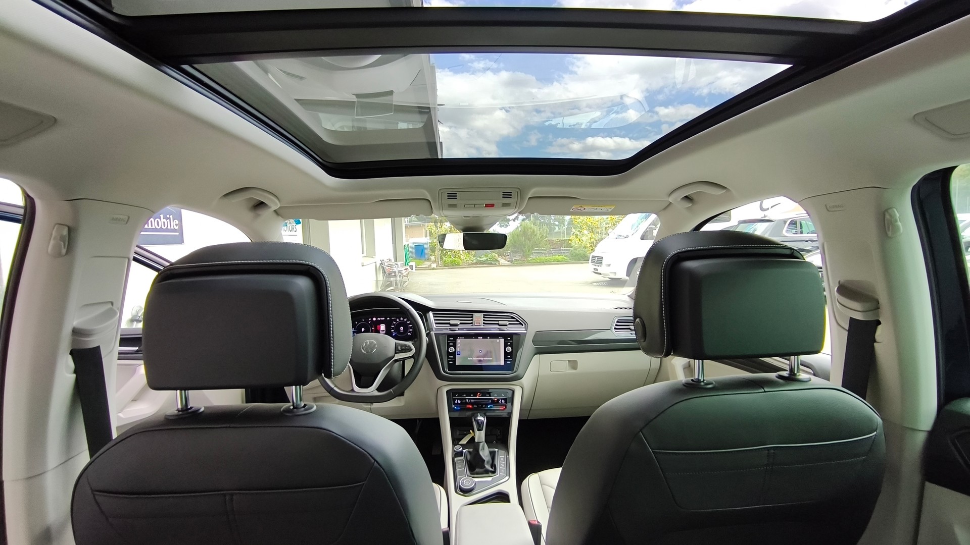 VW Tiguan 2.0 TDI SCR Elegance 4Motion DSG-image-13